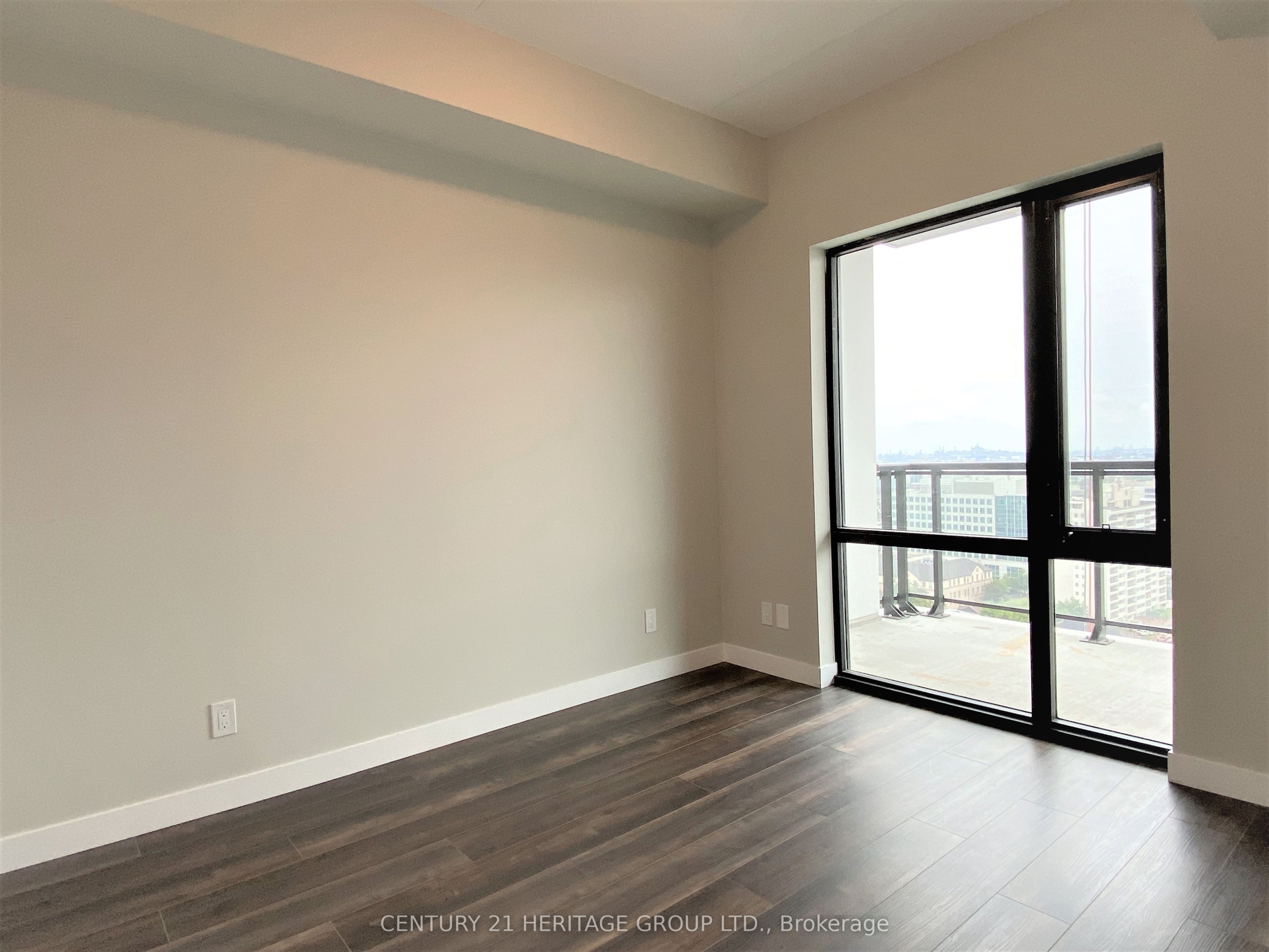 15 Queen Street S 1512 Property Photo 15