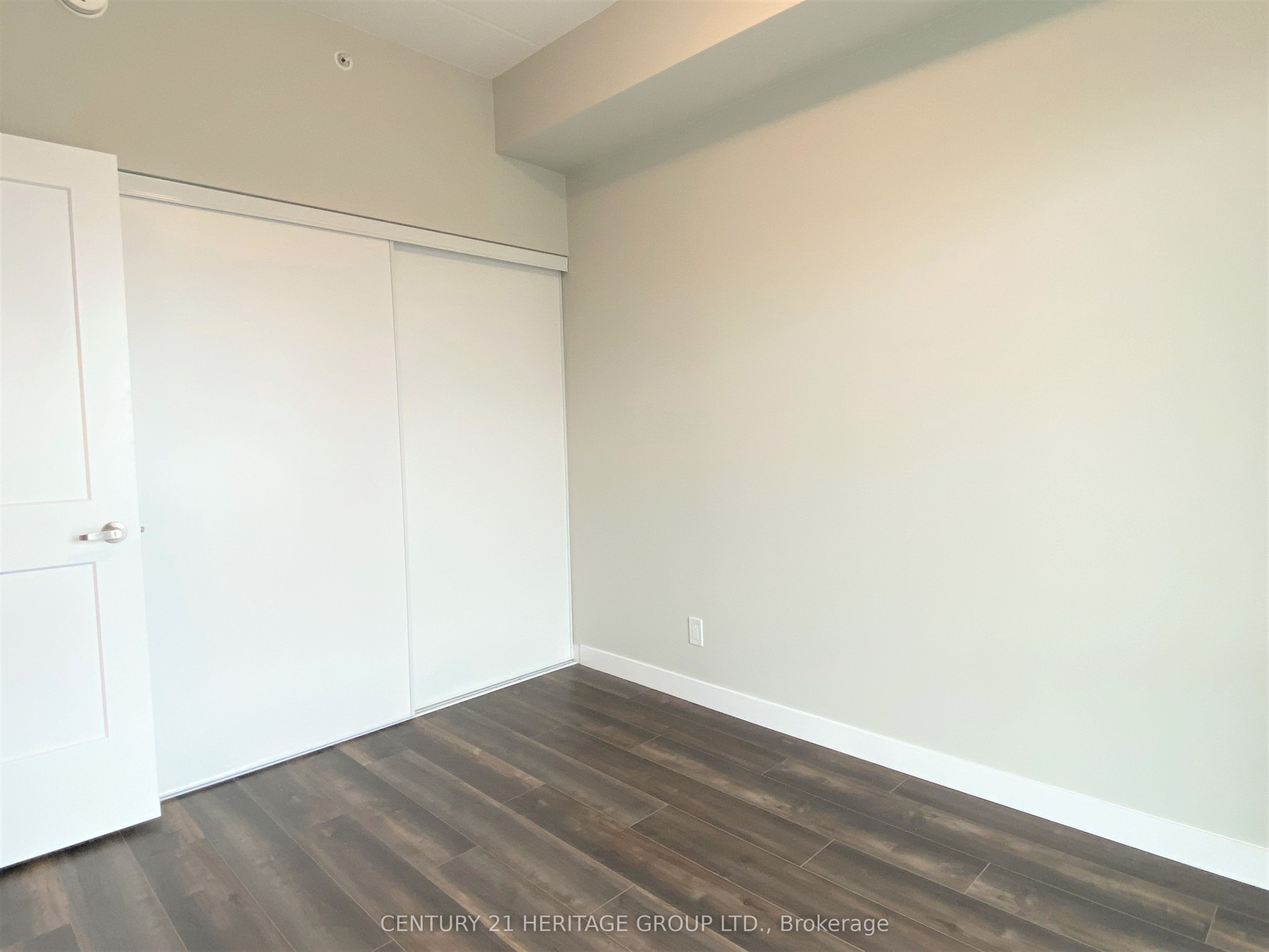 15 Queen Street S 1512 Property Photo 16