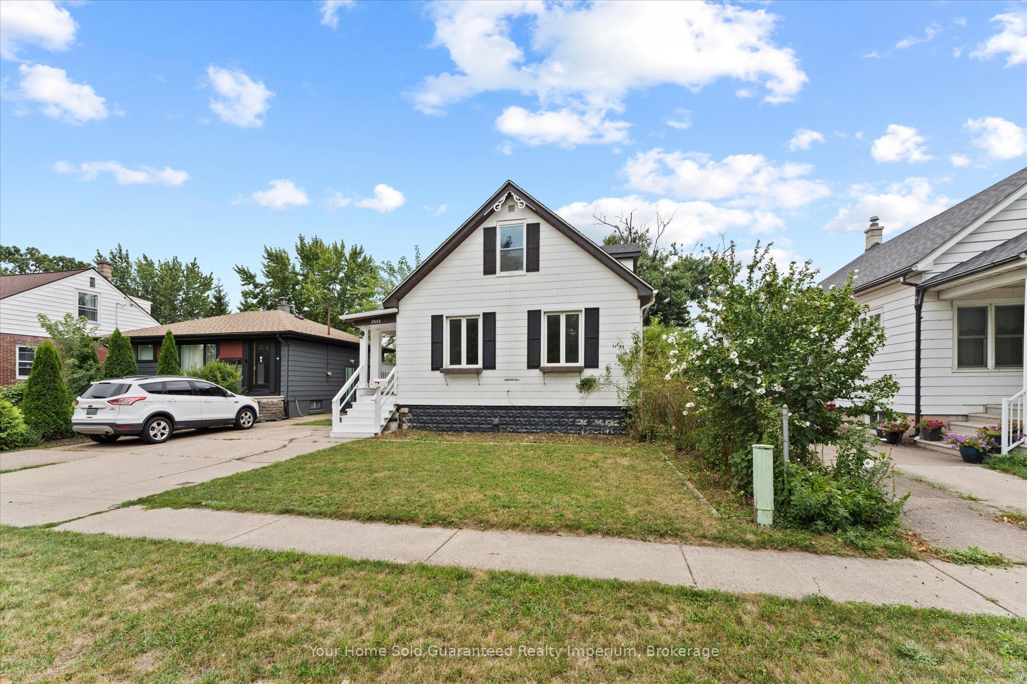 1533 Alexis Road Property Photo 4
