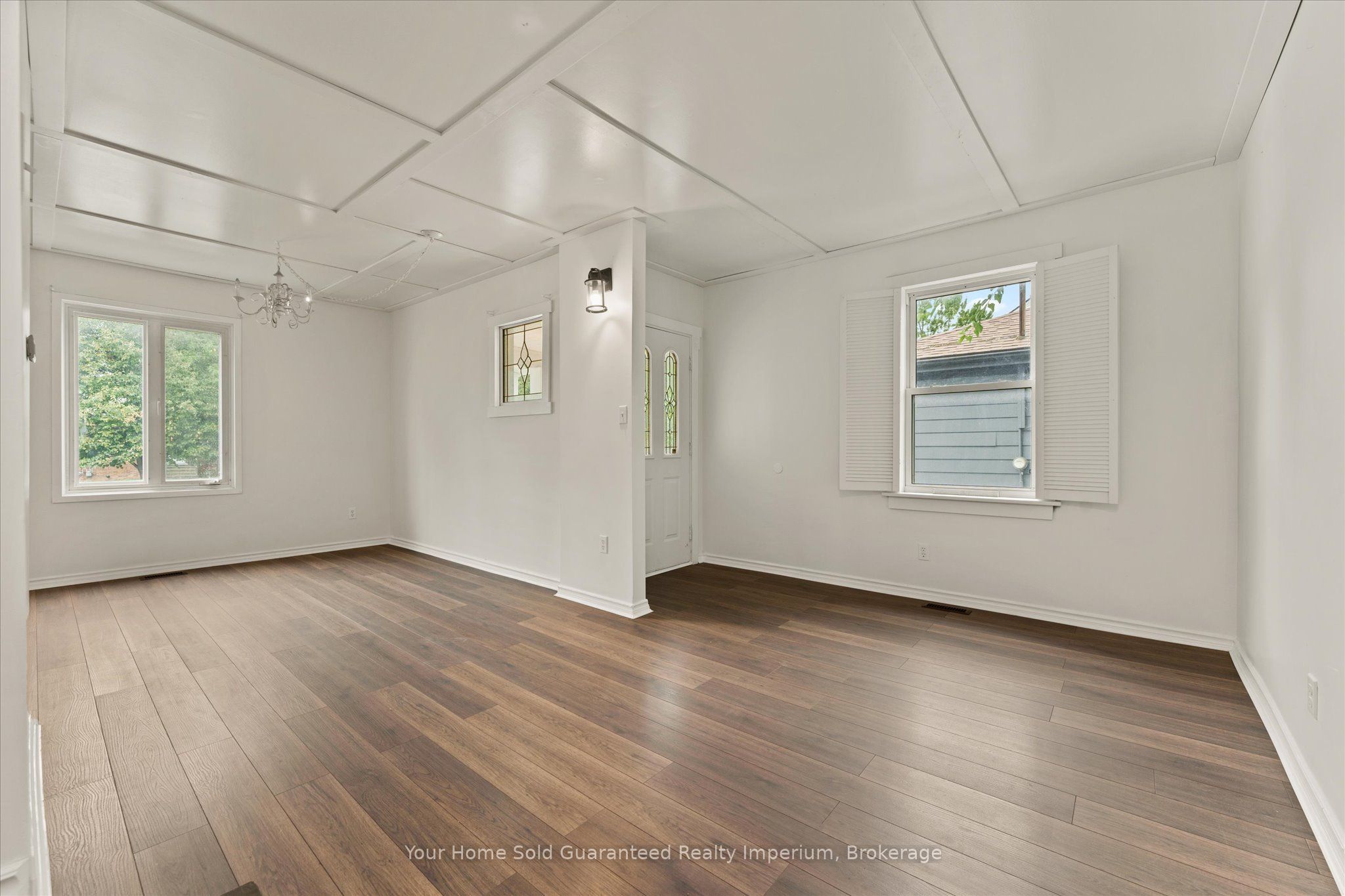 1533 Alexis Road Property Photo 5