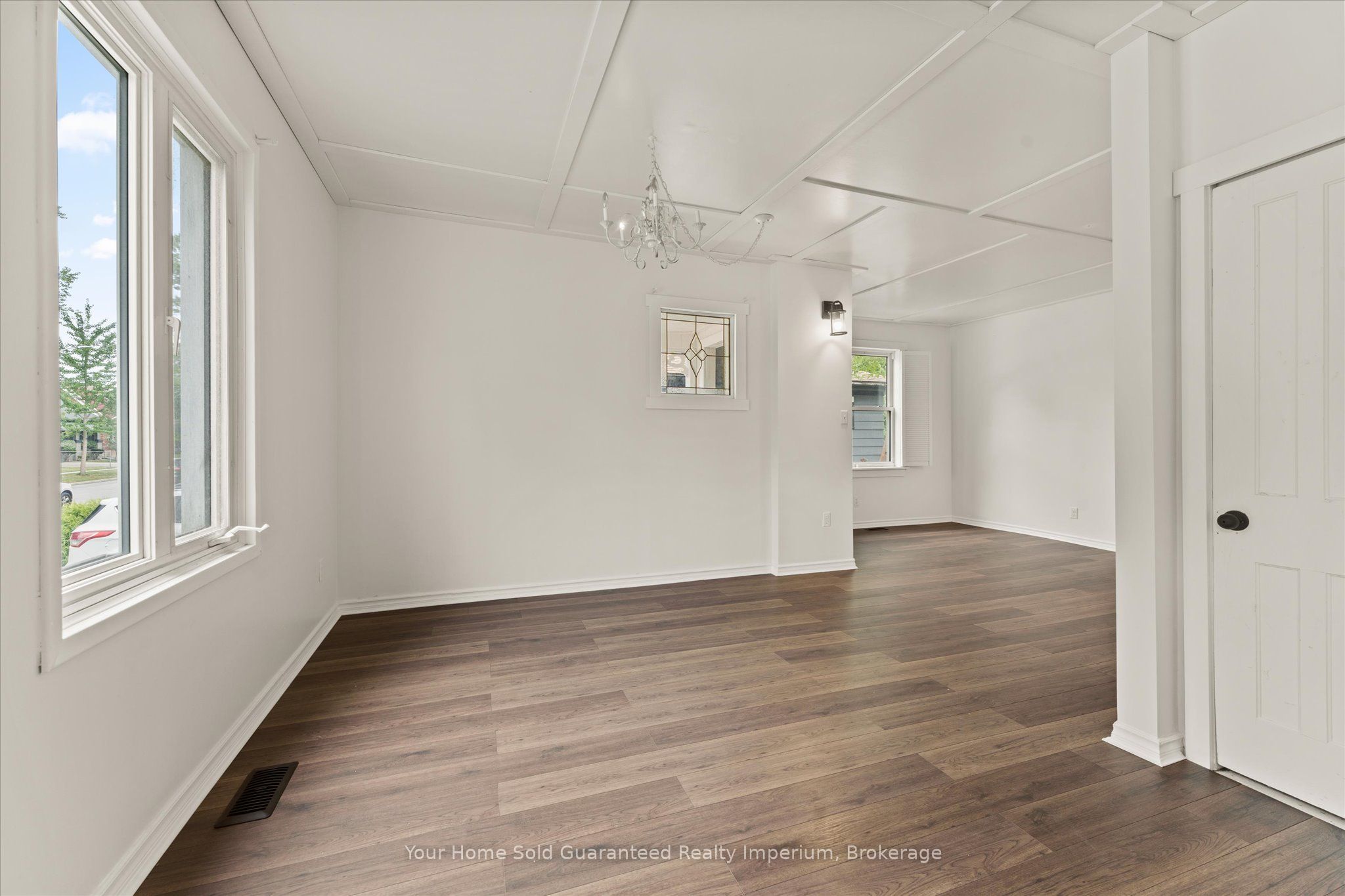 1533 Alexis Road Property Photo 8