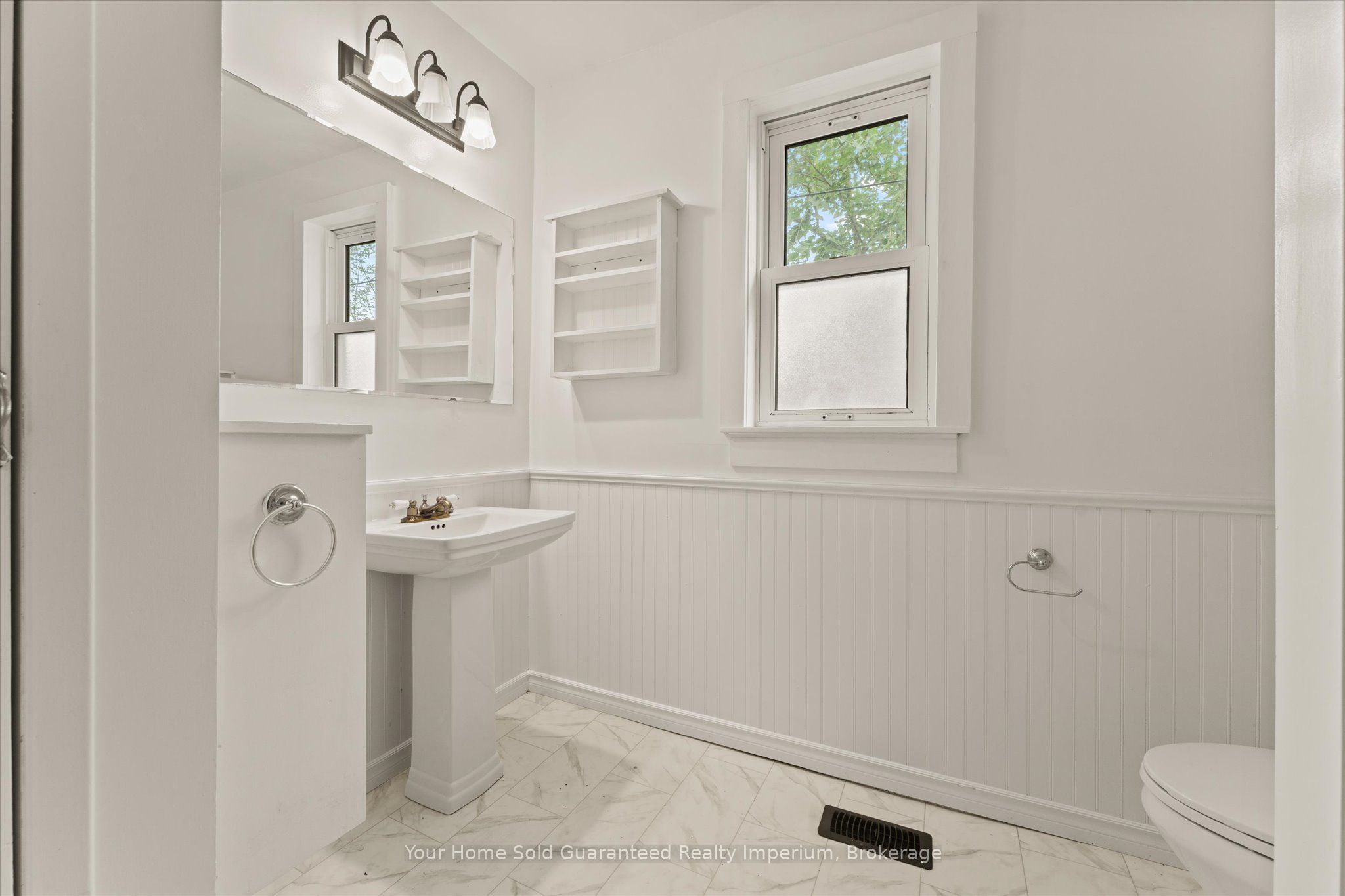 1533 Alexis Road Property Photo 22