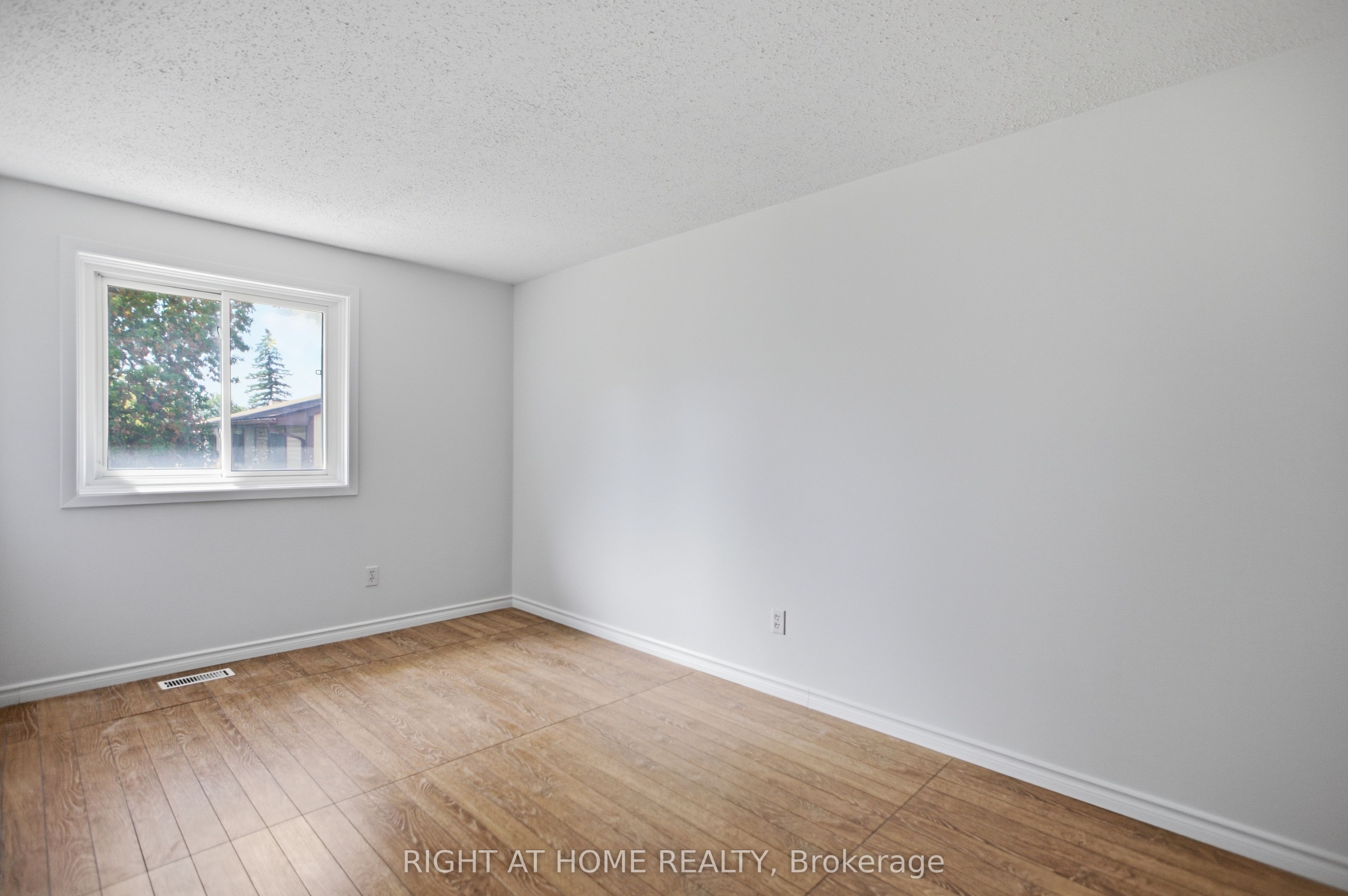 107 Castlefrank Road 8 Property Photo 24