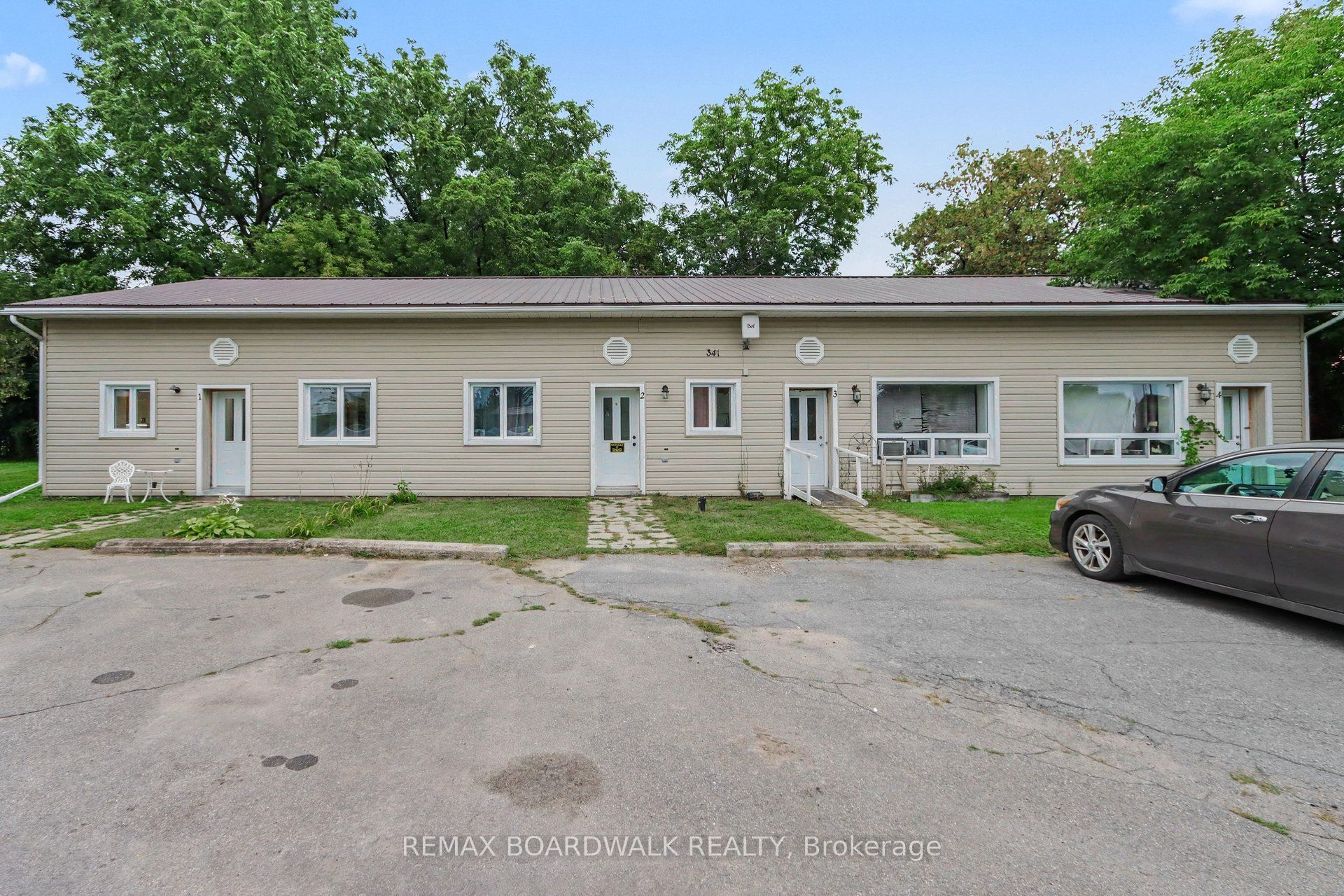 341 New Street E Property Photo 1