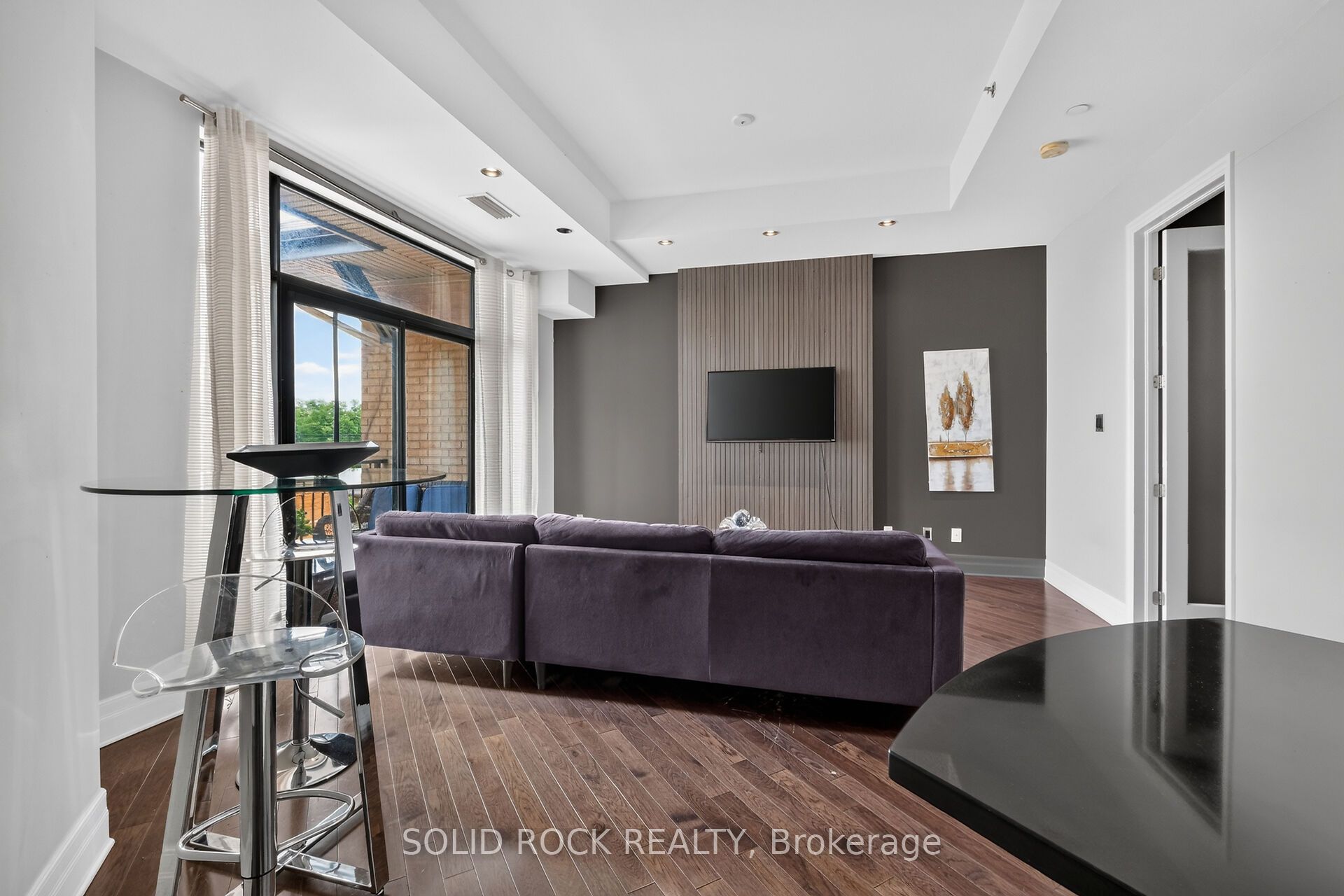 808 Bronson Avenue Ph18 Property Photo 12