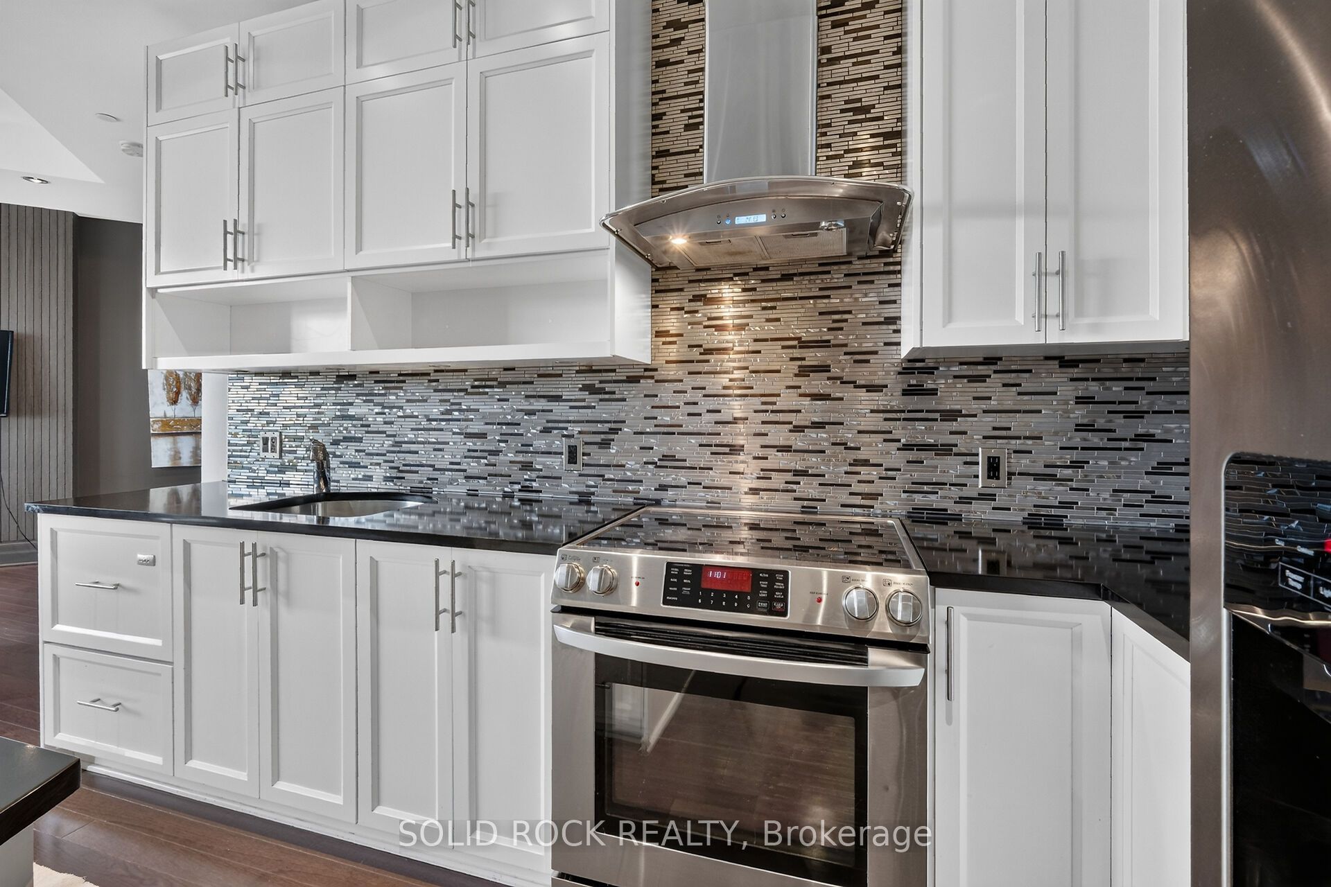 808 Bronson Avenue Ph18 Property Photo 22