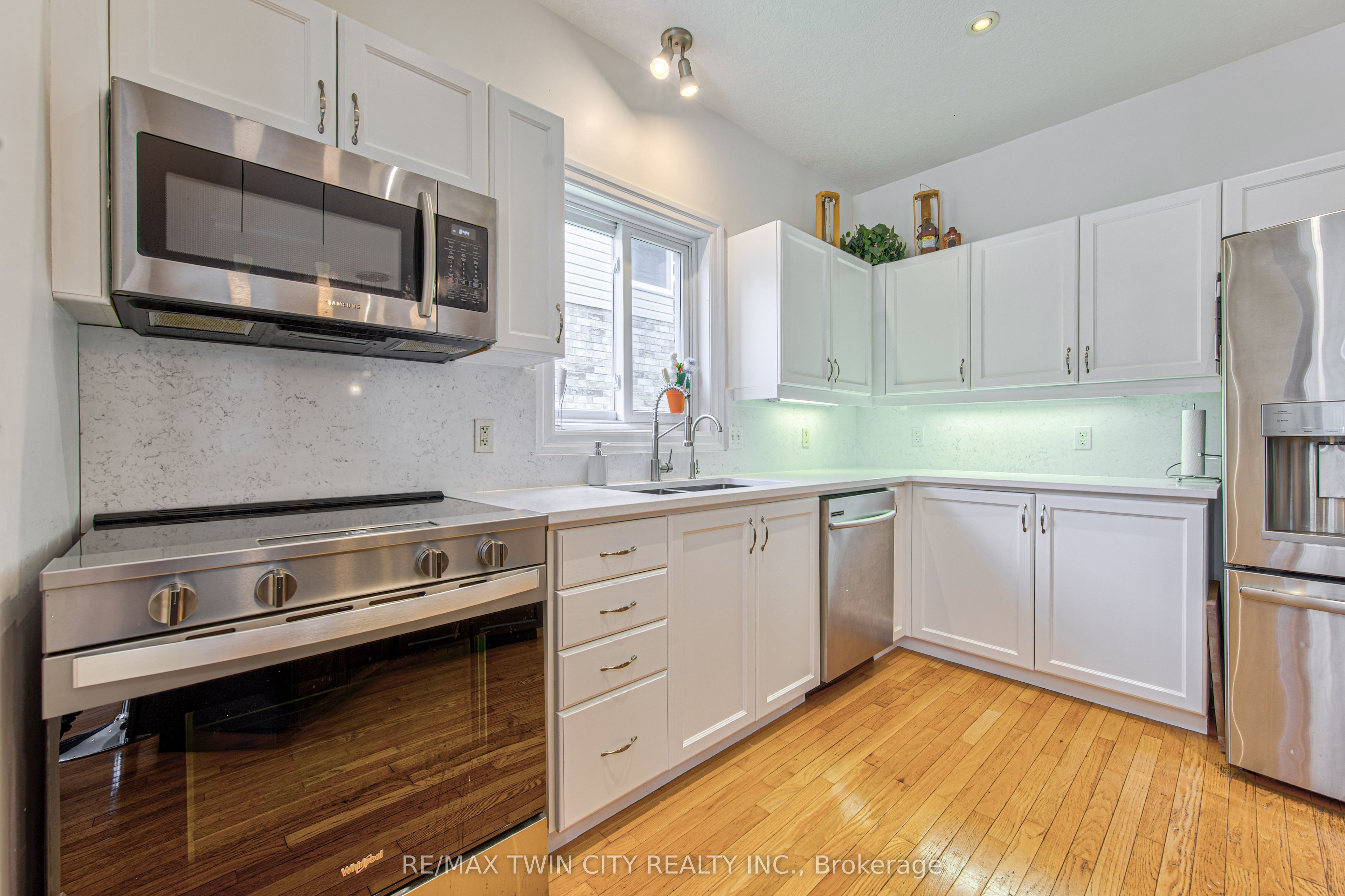 87 Steepleridge Street Property Photo 13