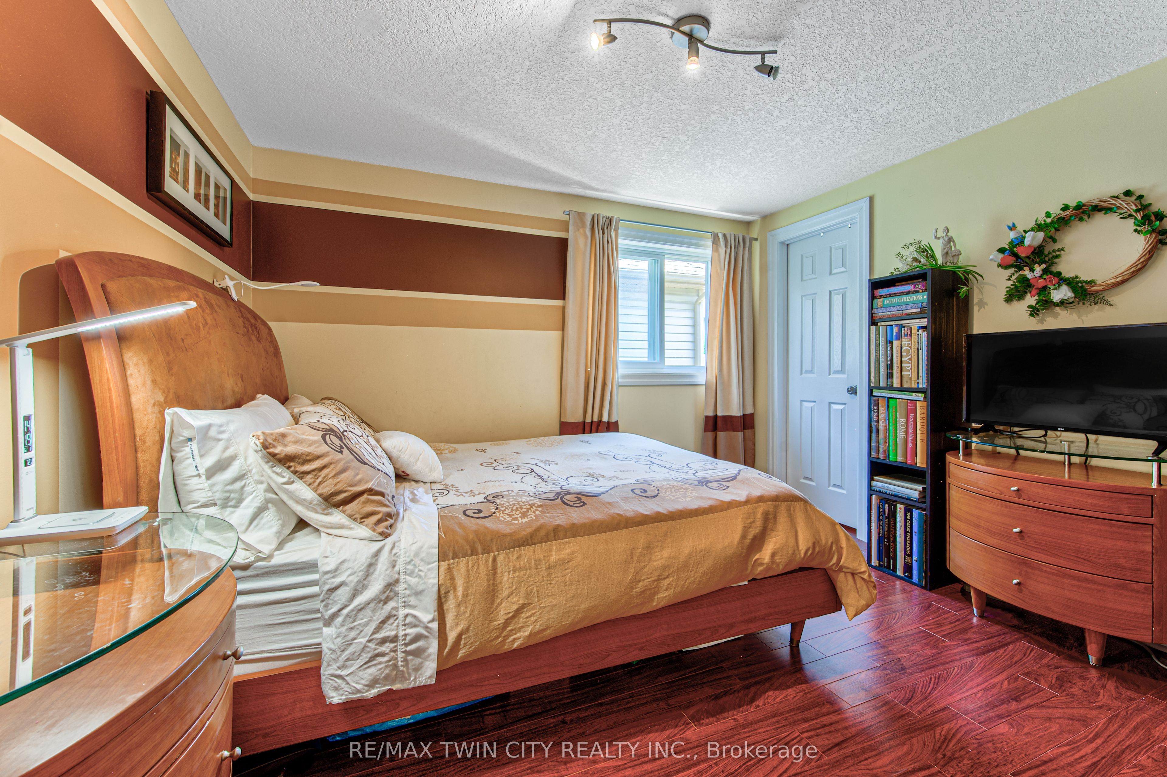 87 Steepleridge Street Property Photo 26