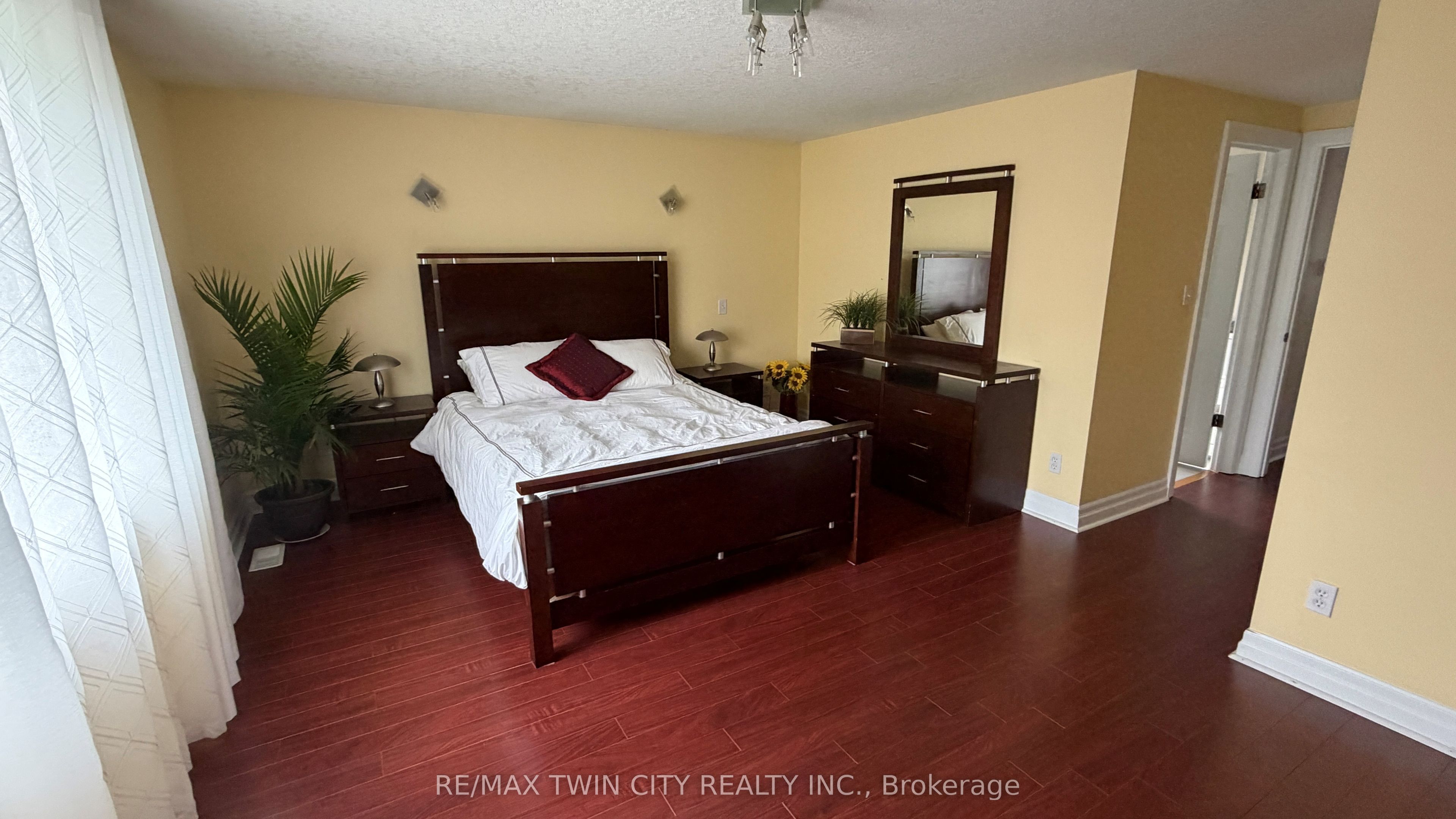 87 Steepleridge Street Property Photo 29