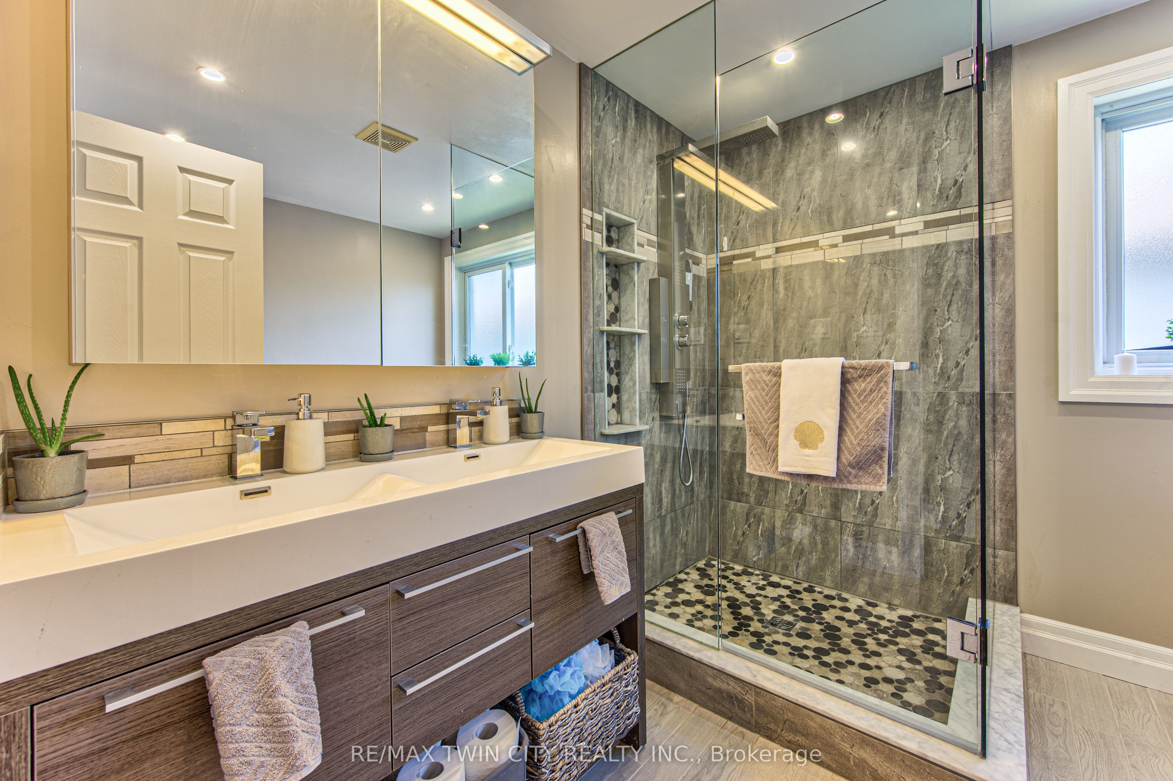 87 Steepleridge Street Property Photo 31