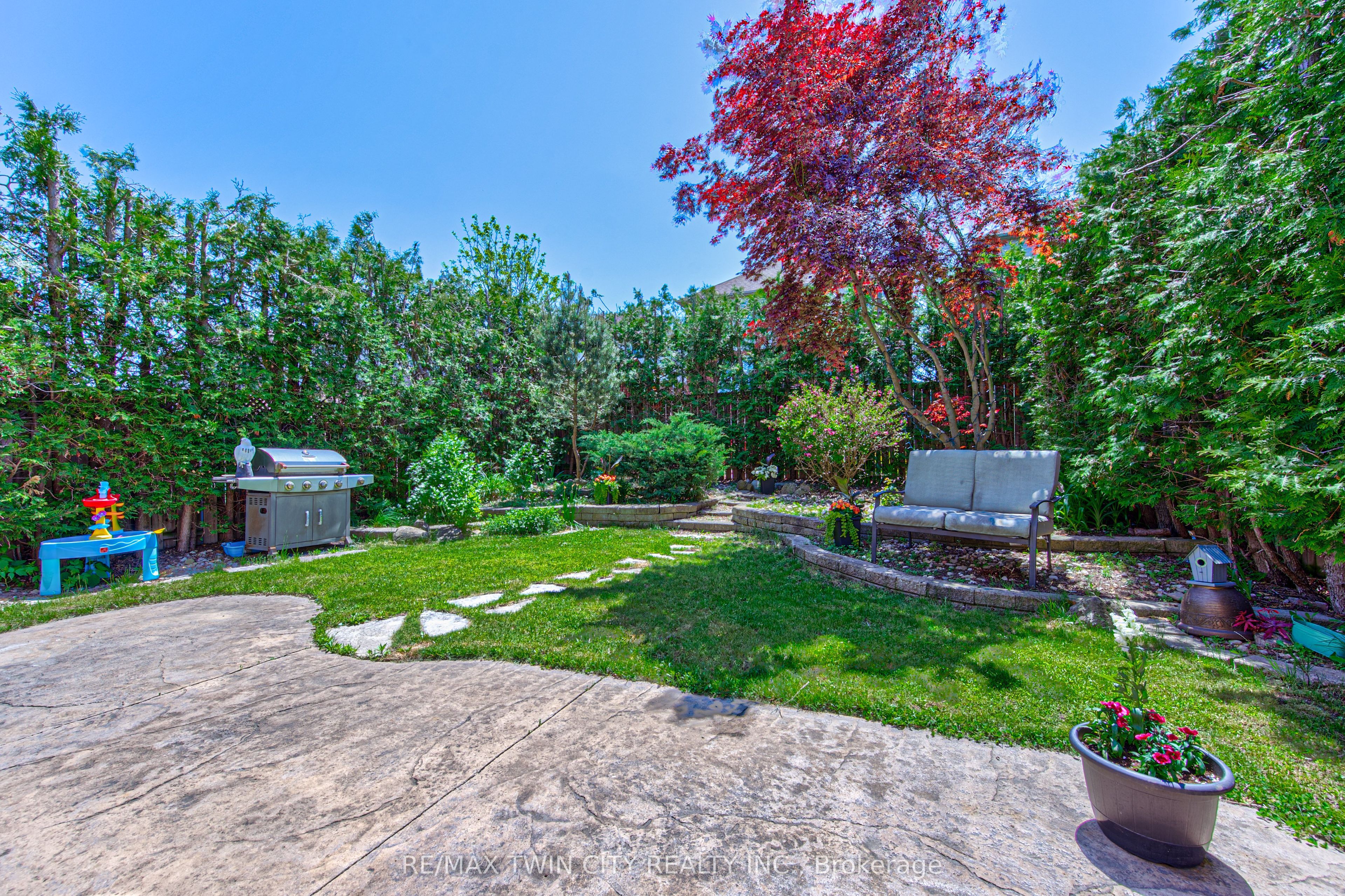 87 Steepleridge Street Property Photo 33