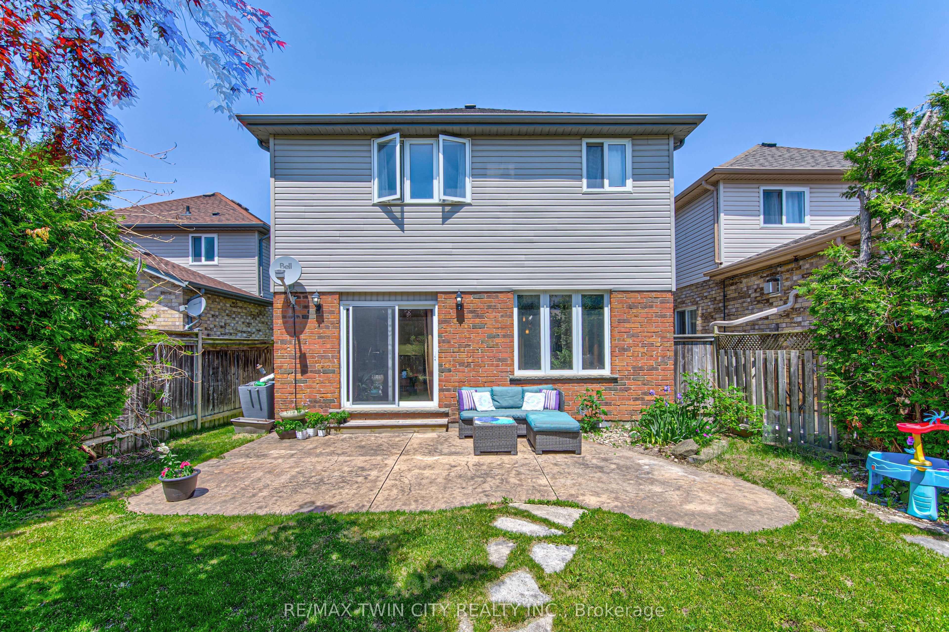 87 Steepleridge Street Property Photo 34