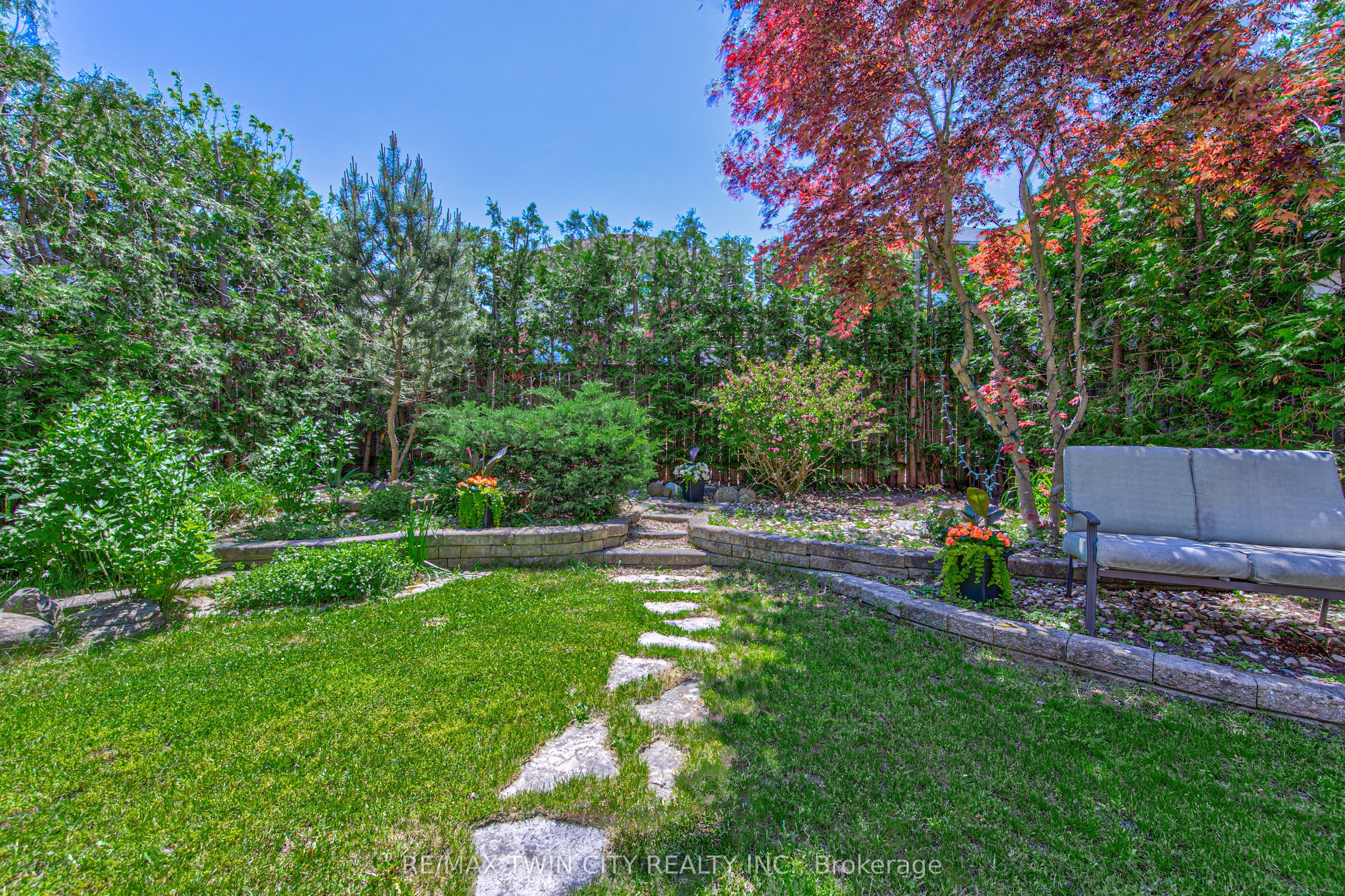 87 Steepleridge Street Property Photo 38