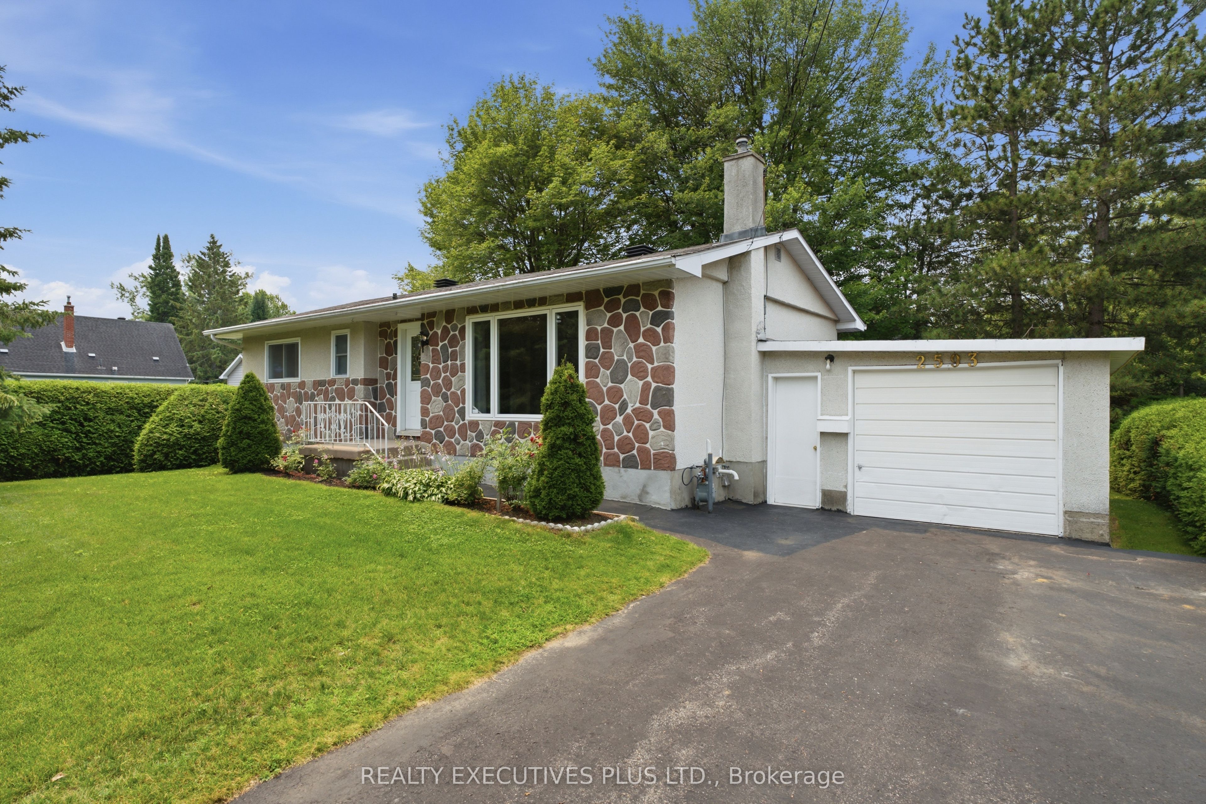 2593 Cleroux Crescent Property Photo 1
