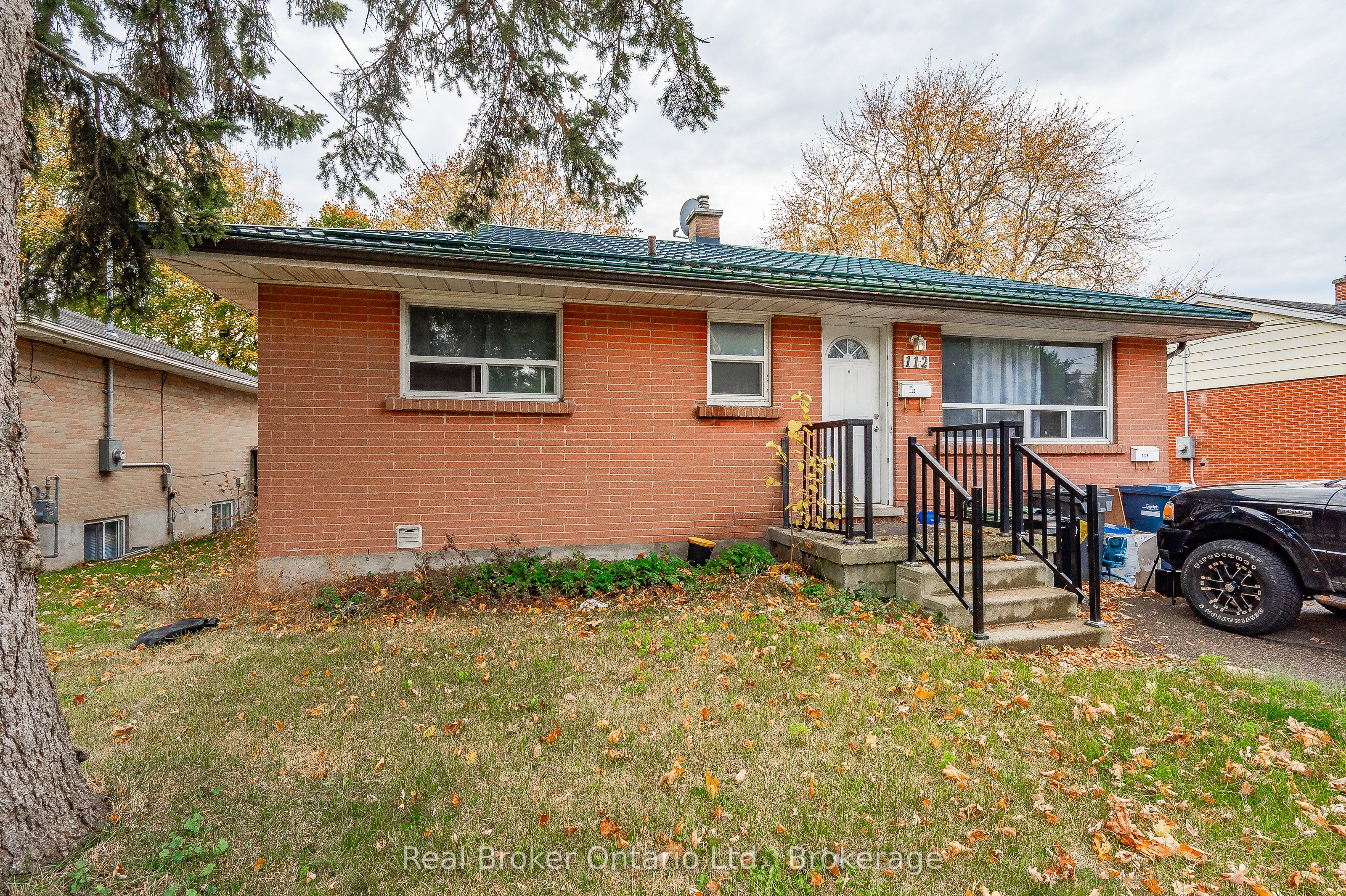 112 Victoria Road N Property Photo 1