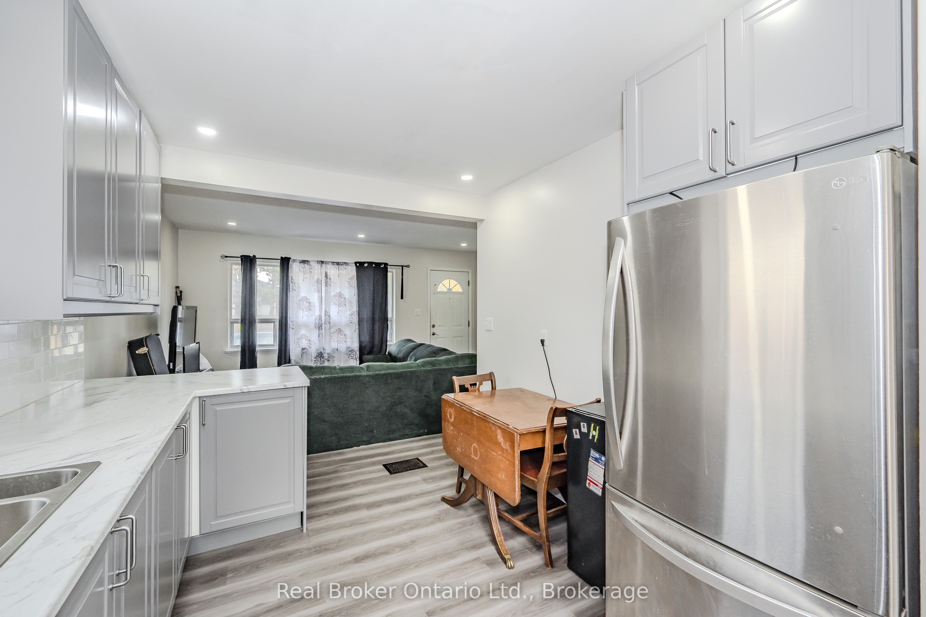 112 Victoria Road N Property Photo 10