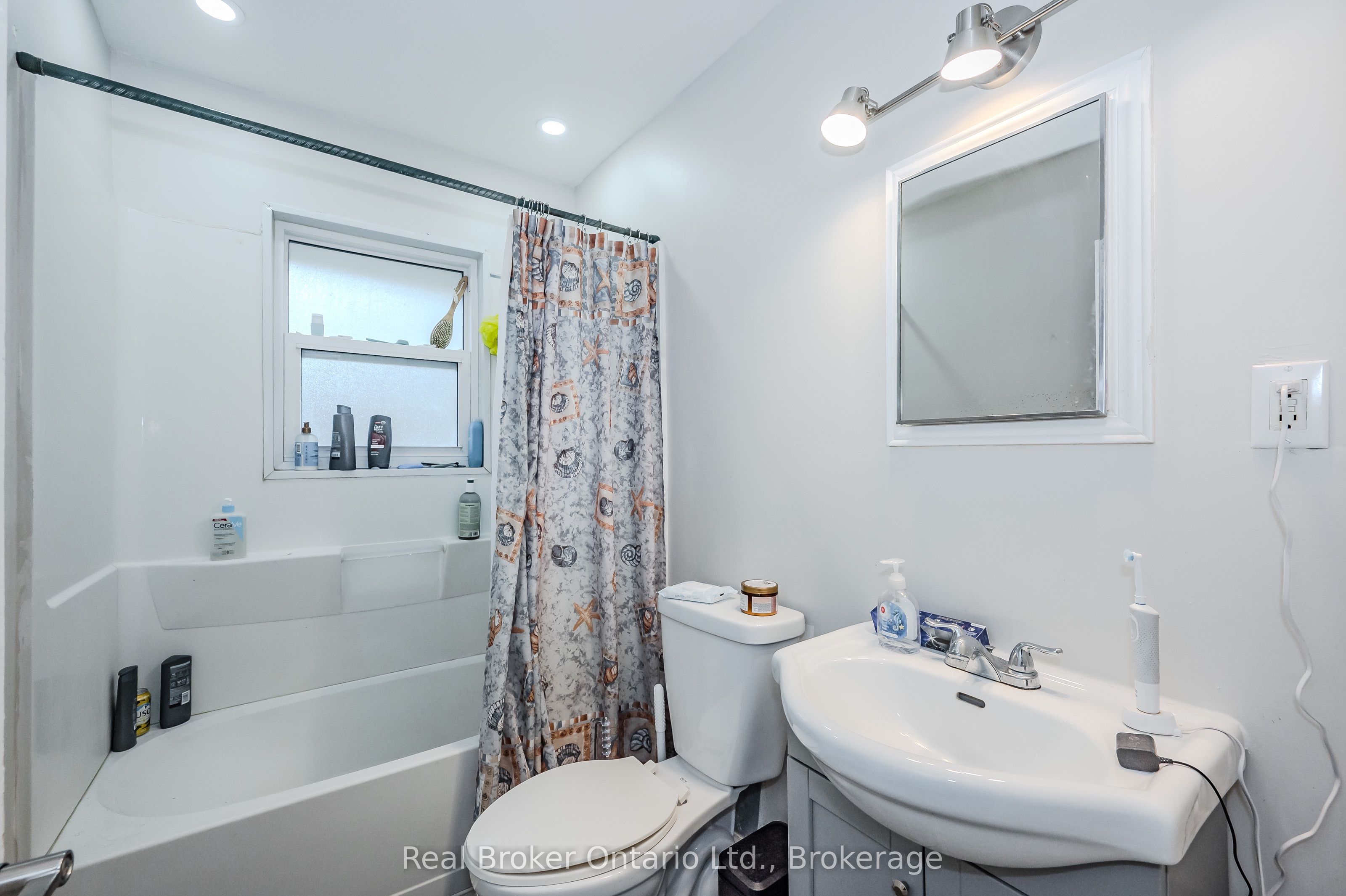 112 Victoria Road N Property Photo 12