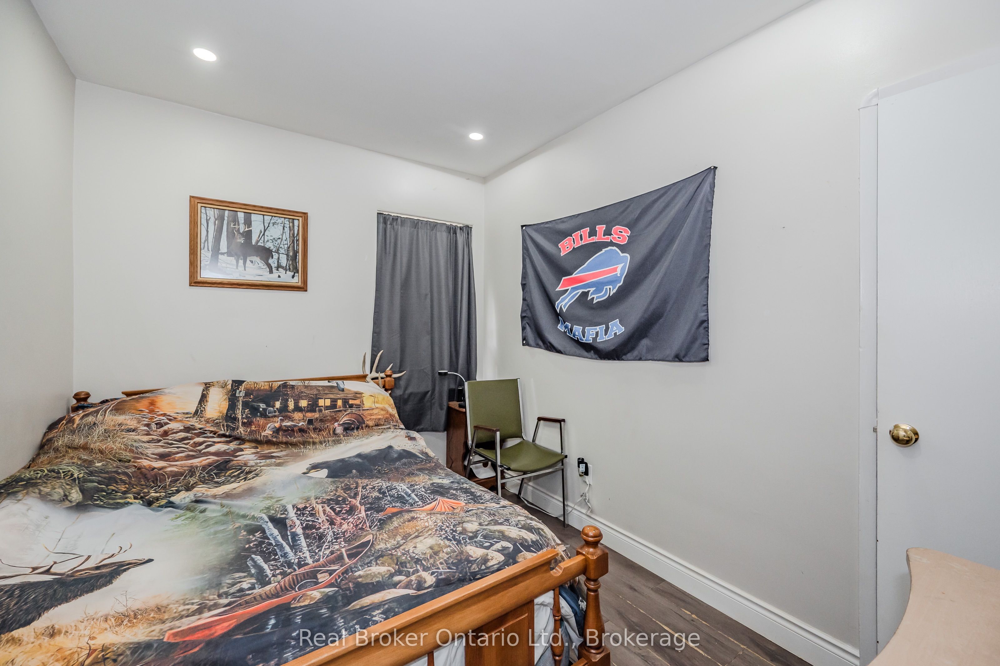 112 Victoria Road N Property Photo 15