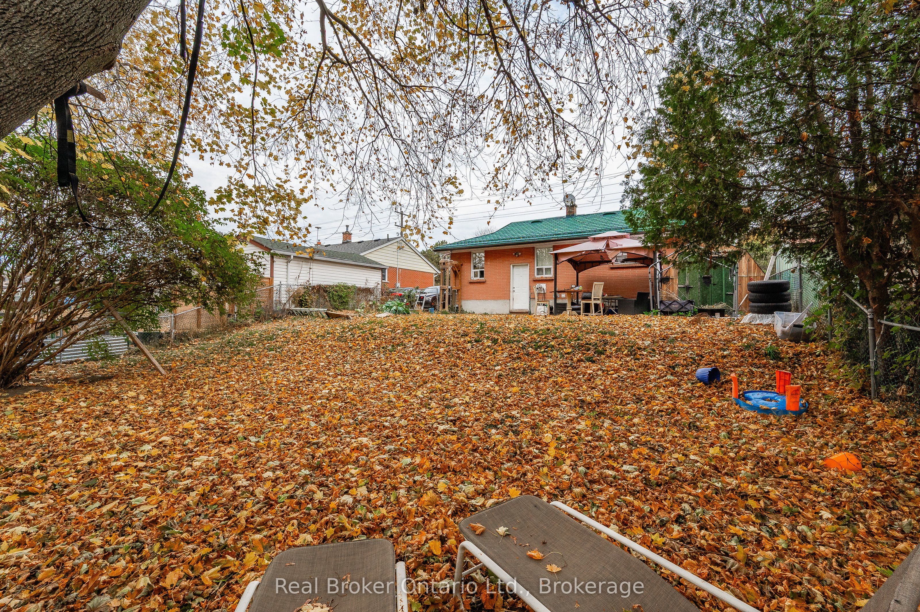 112 Victoria Road N Property Photo 16
