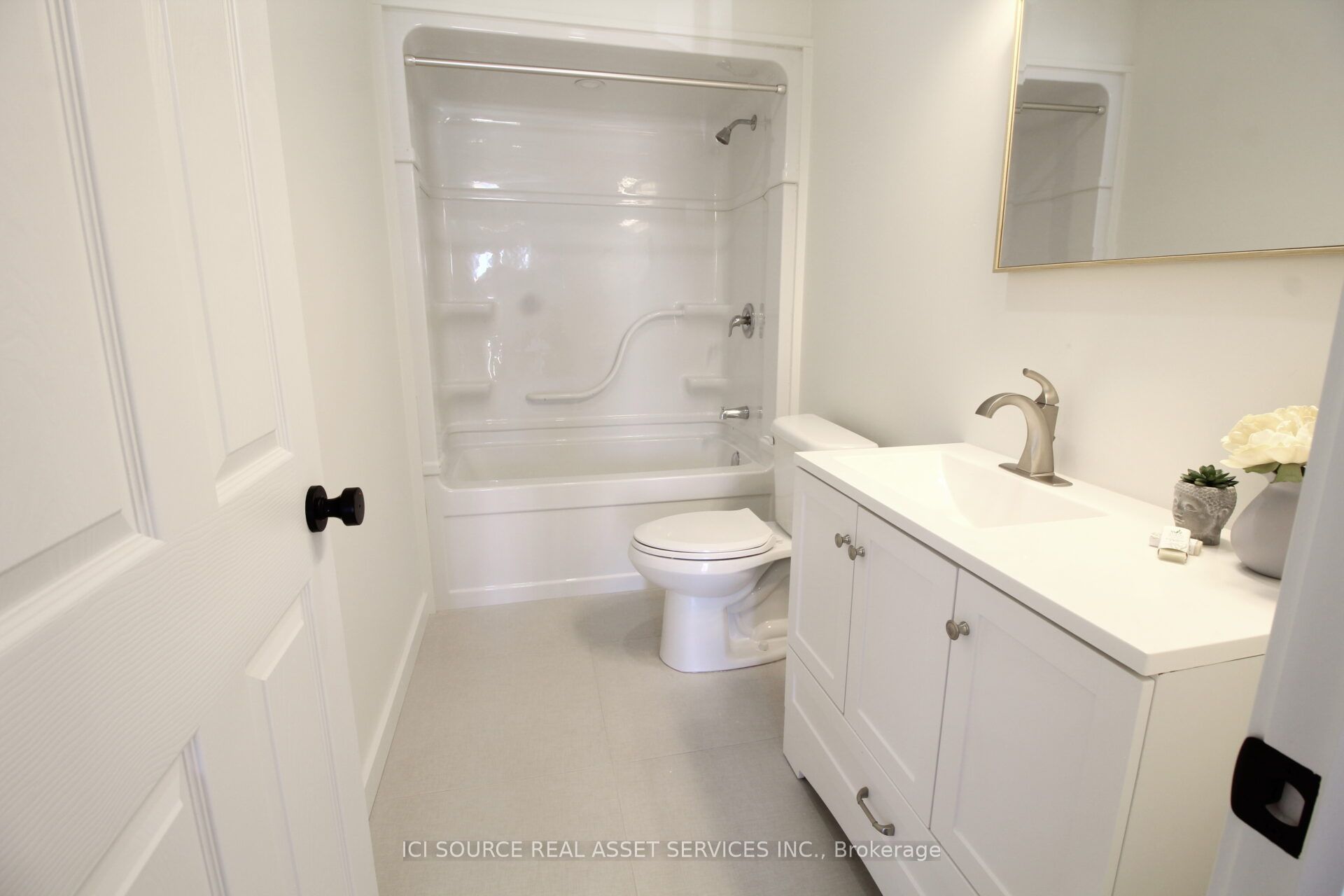 2 Talbot Street S Unit 7 Property Photo 4