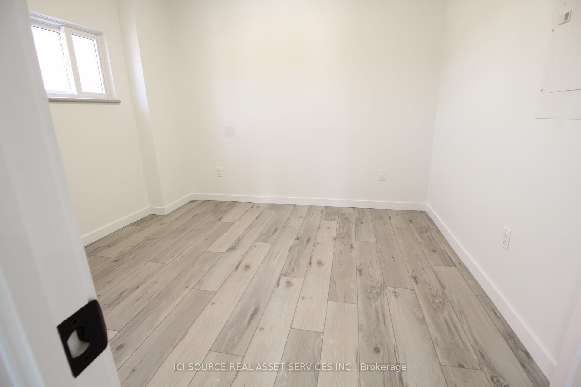 2 Talbot Street S Unit 7 Property Photo 7
