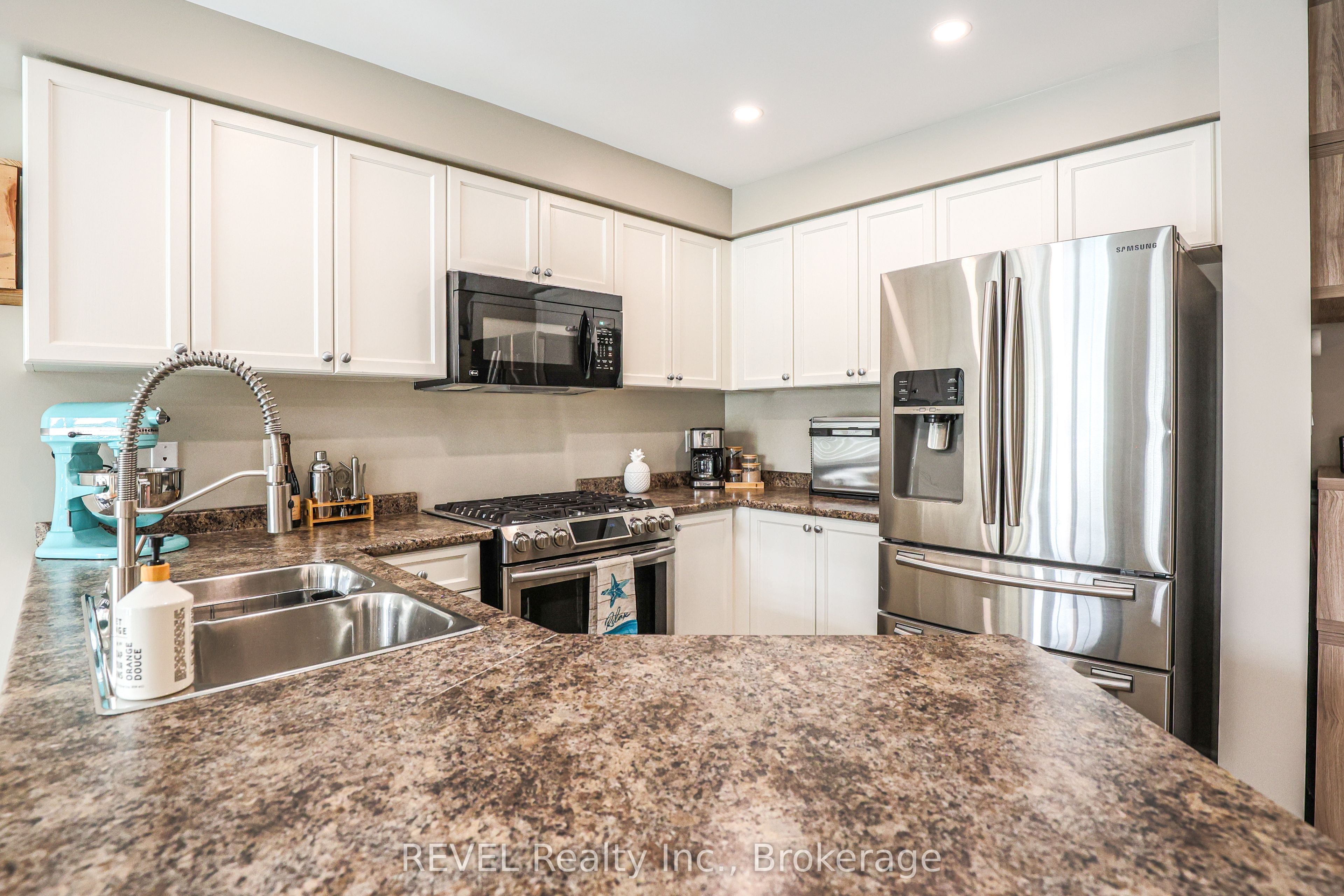 12 Colonel Lyall Street Property Photo 19