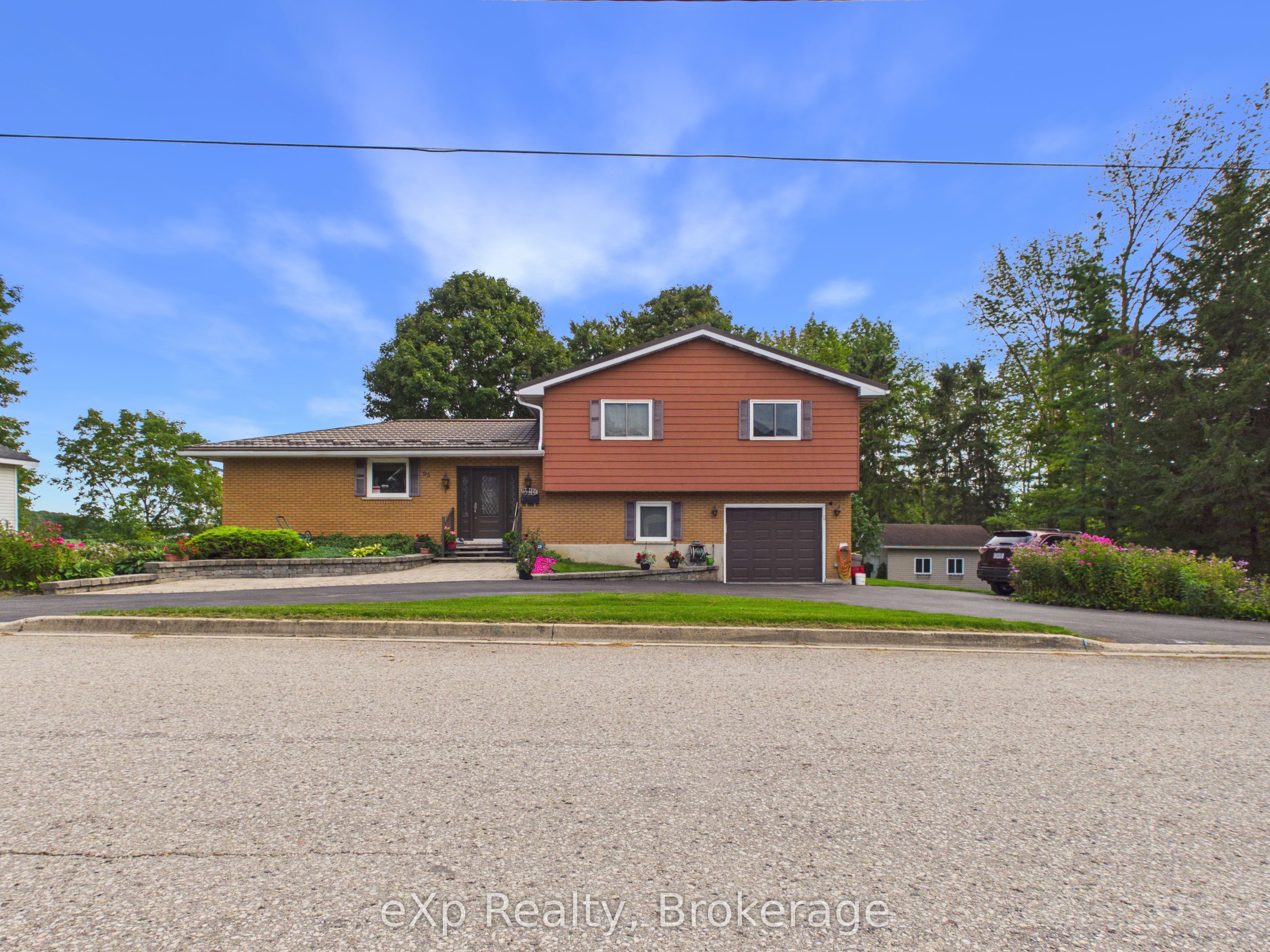 95 10th Street S Property Photo 1