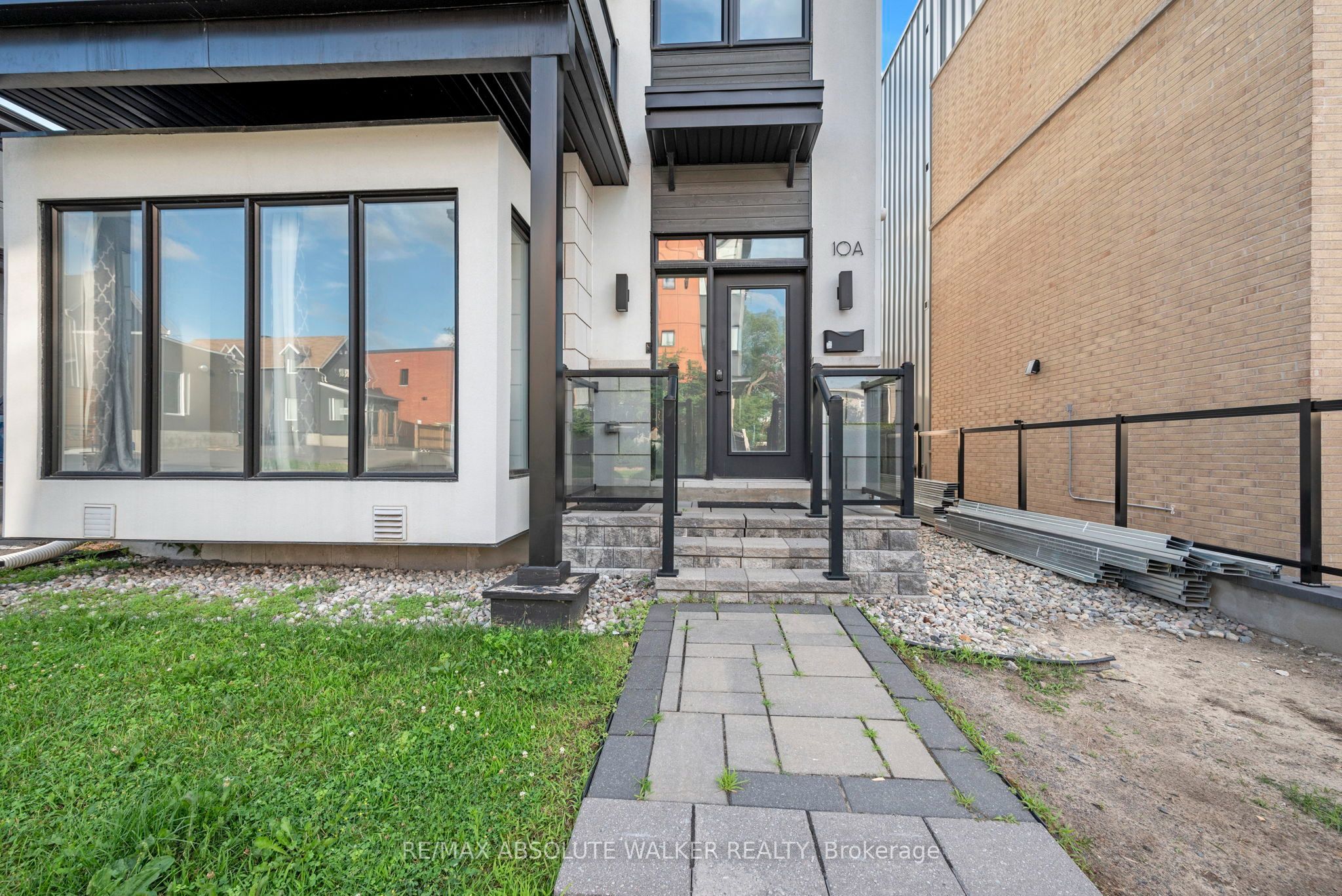 10 Chapleau Avenue A Property Photo 3