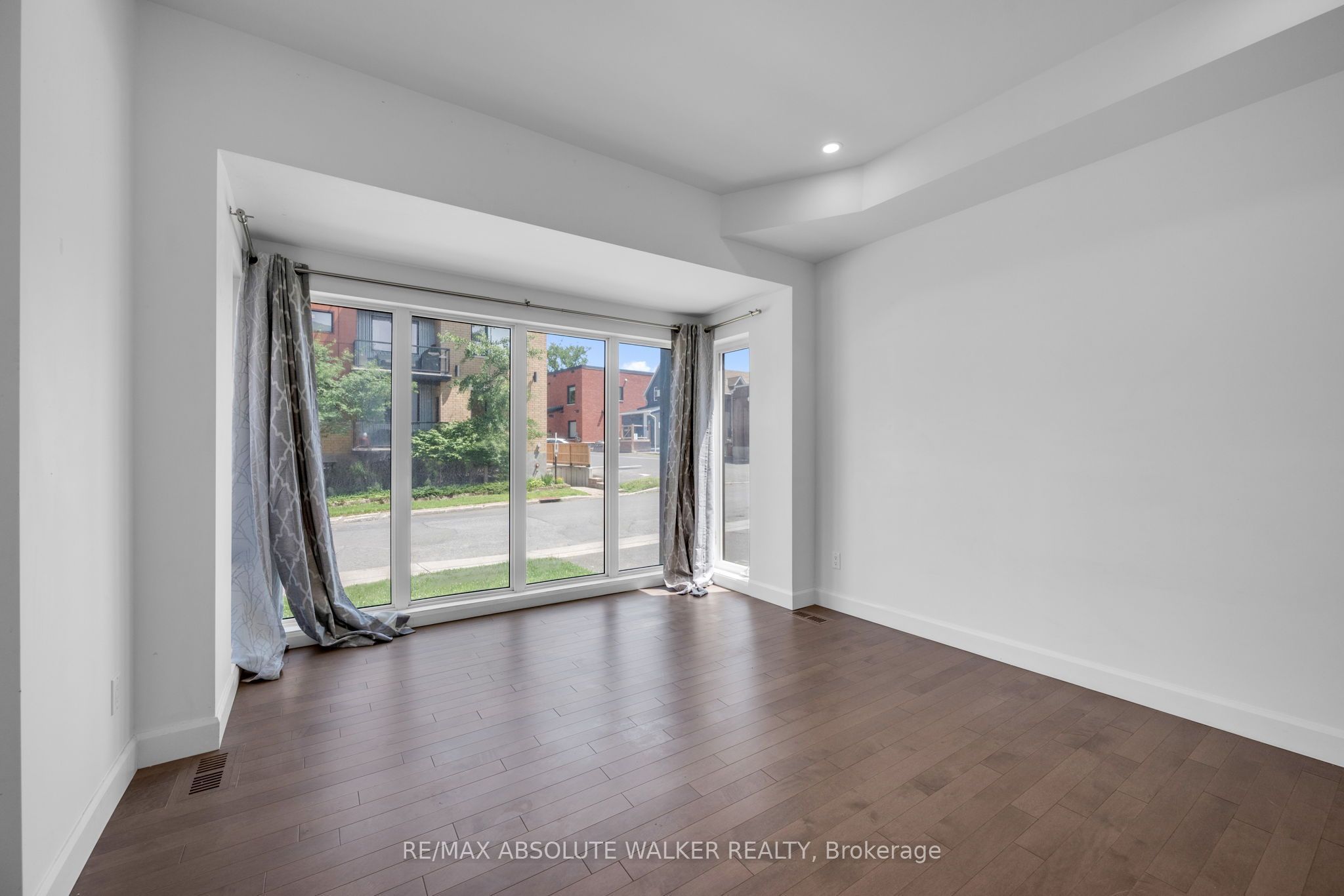 10 Chapleau Avenue A Property Photo 6