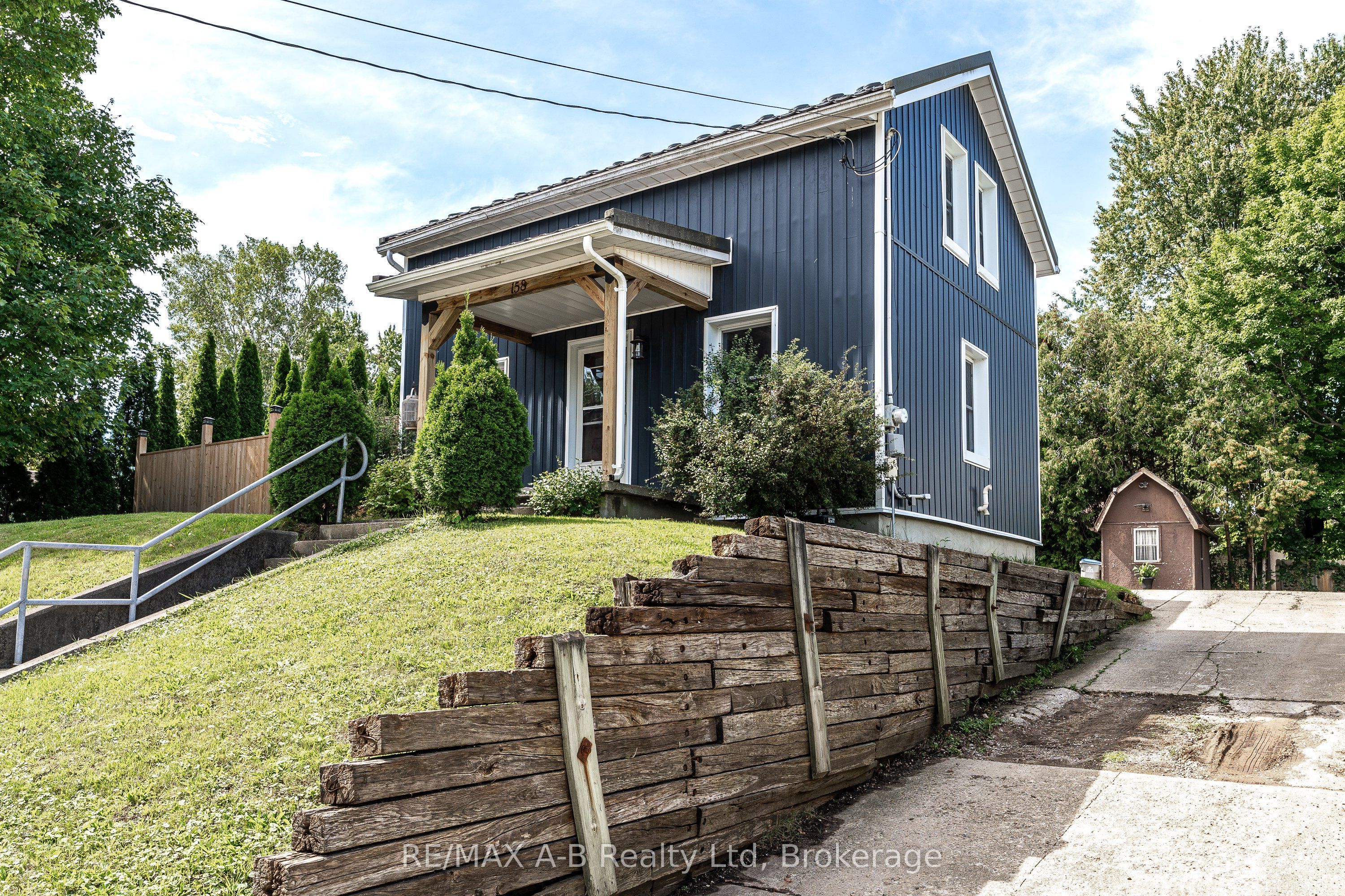 158 James Street N Property Photo 3