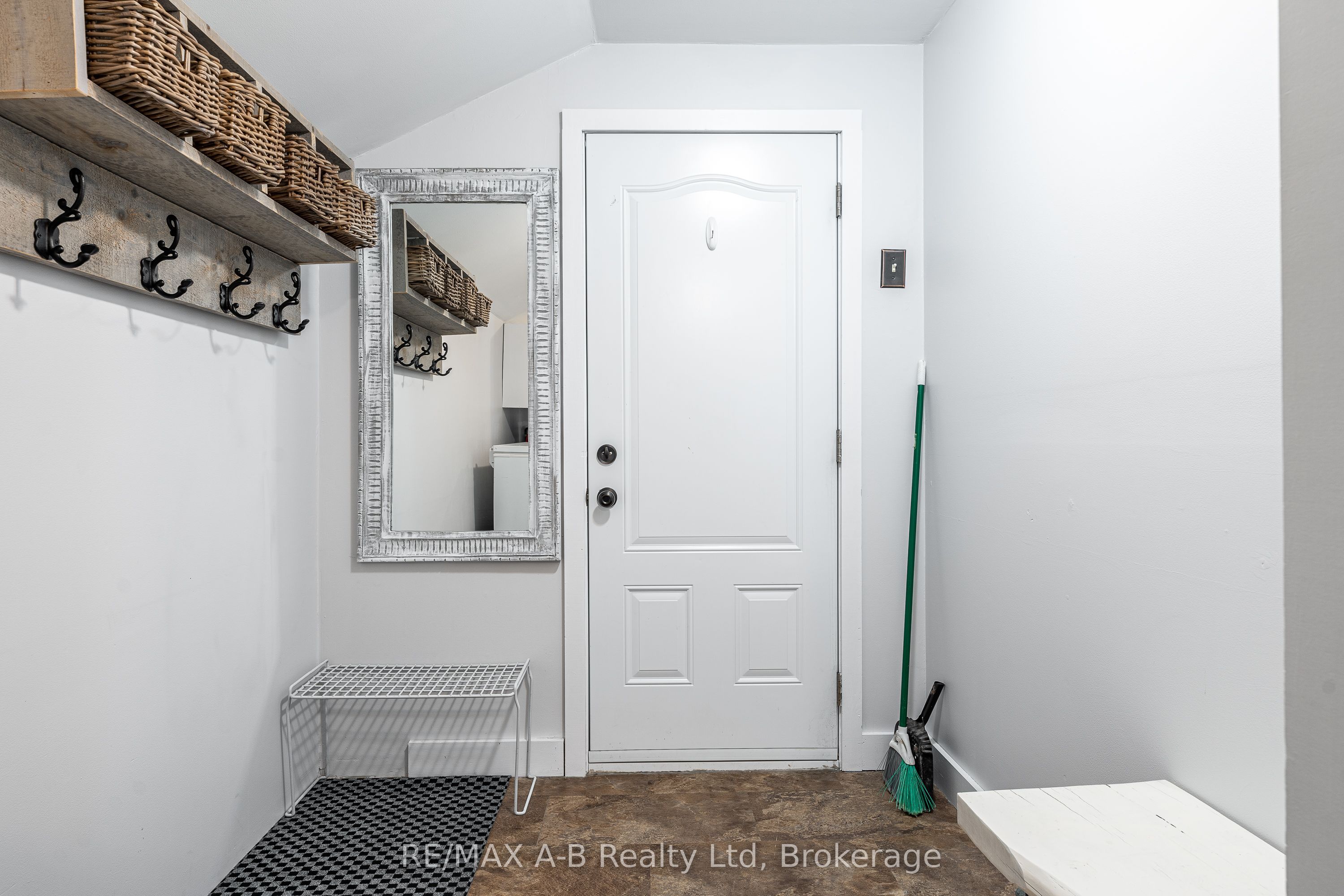 158 James Street N Property Photo 4