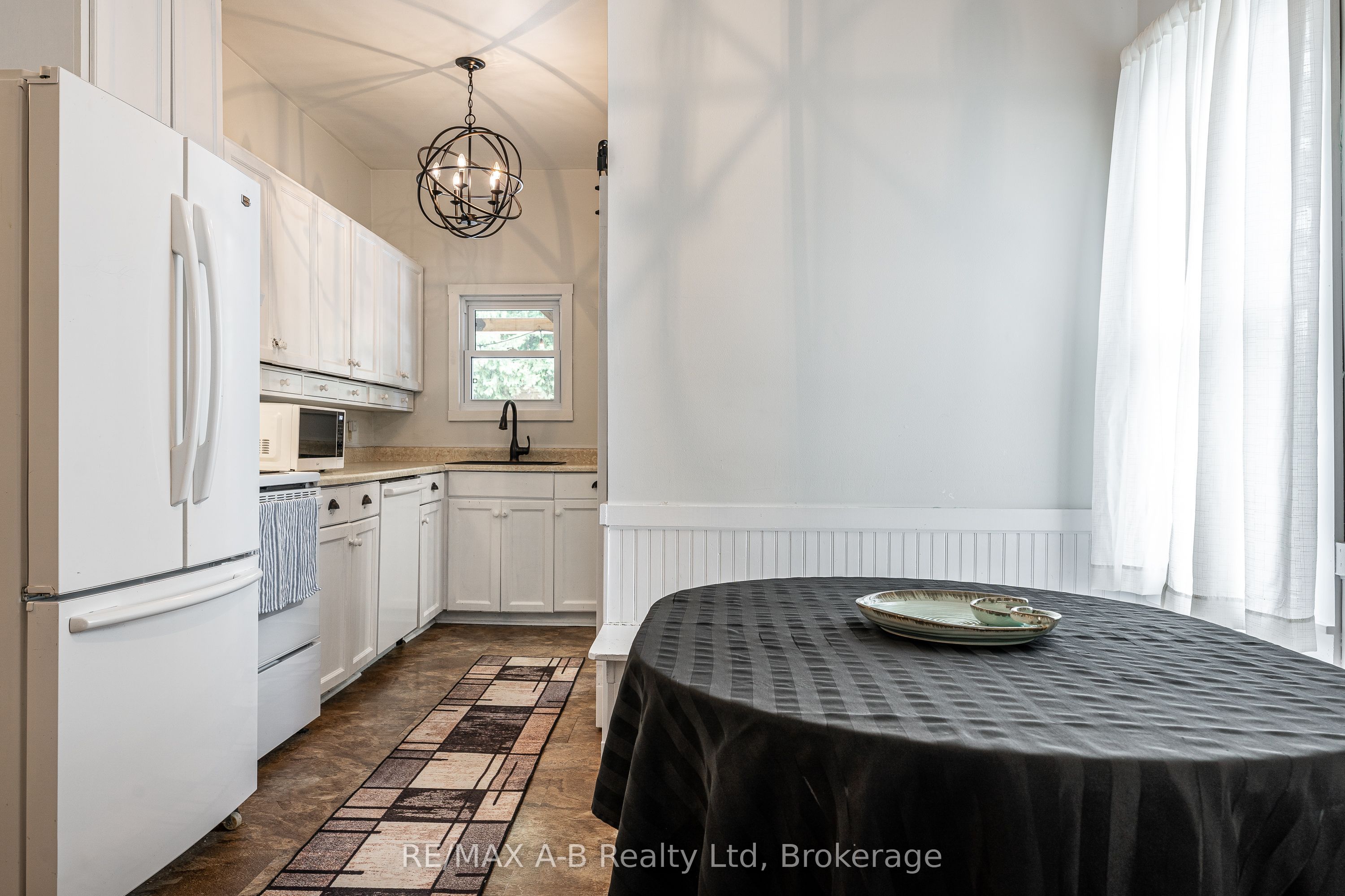 158 James Street N Property Photo 10