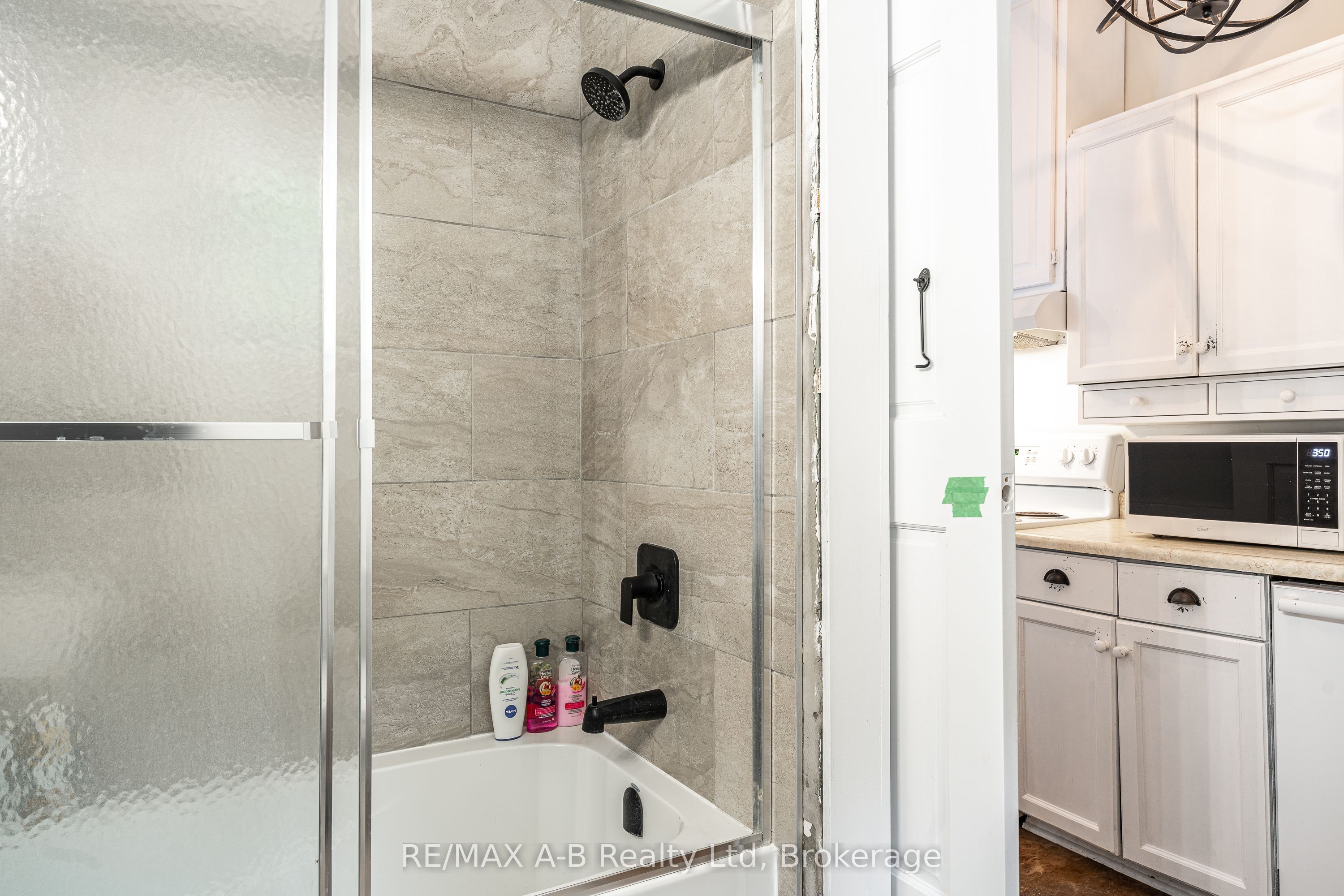 158 James Street N Property Photo 14