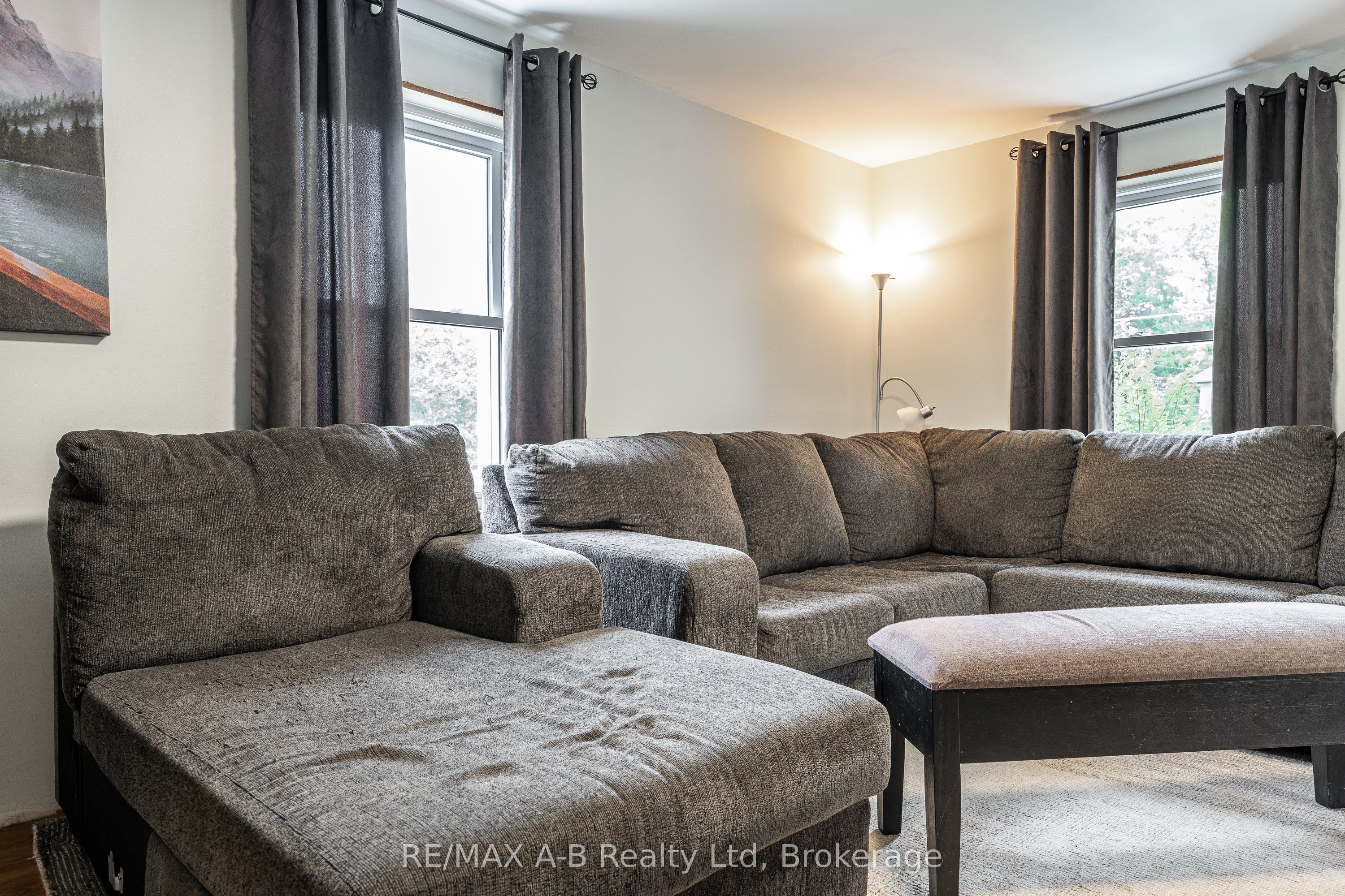 158 James Street N Property Photo 16