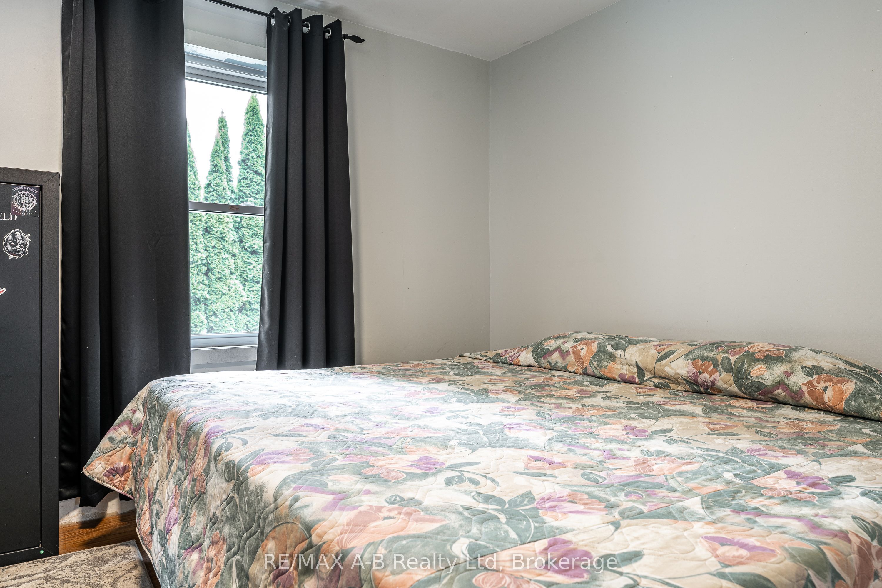 158 James Street N Property Photo 20