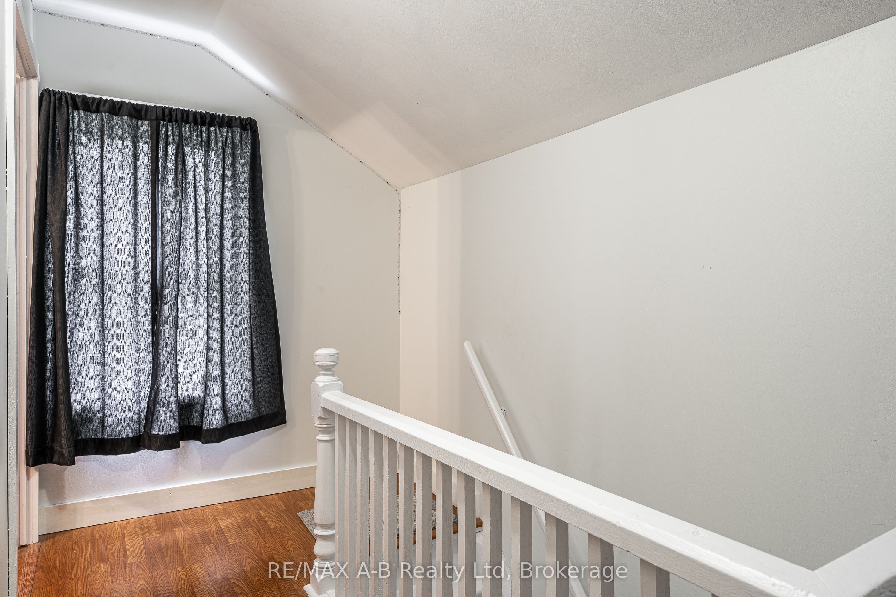 158 James Street N Property Photo 23