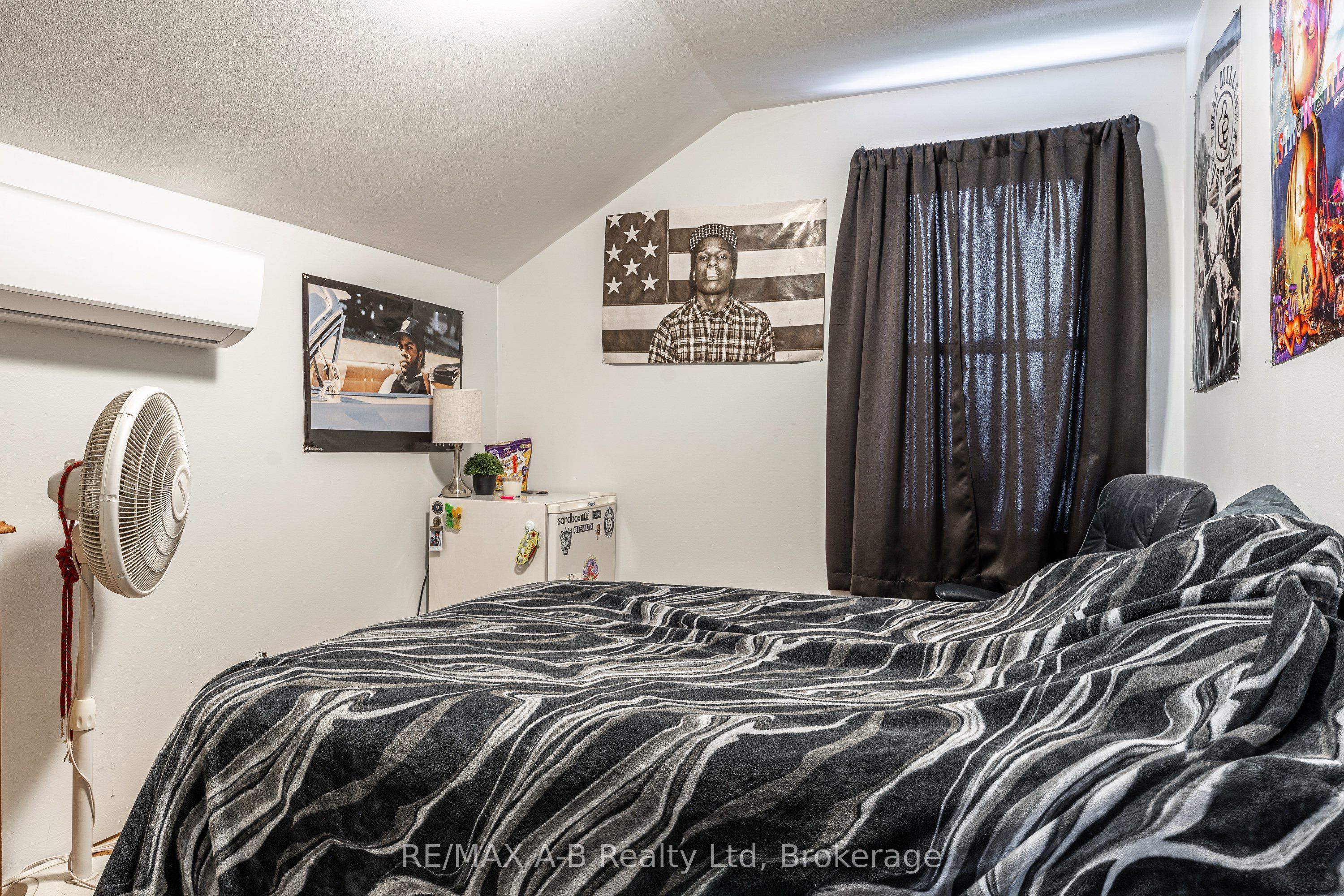 158 James Street N Property Photo 24