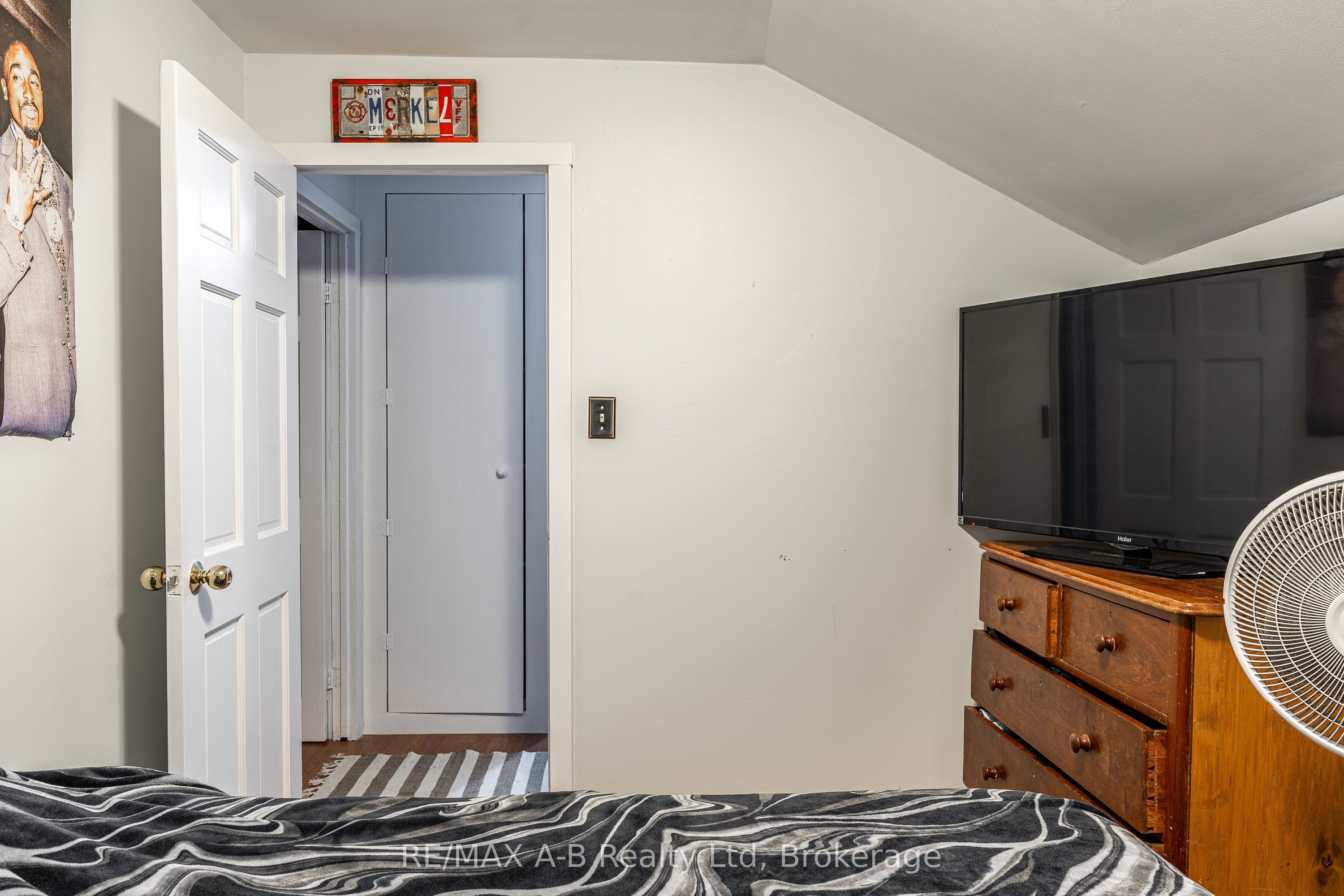 158 James Street N Property Photo 25