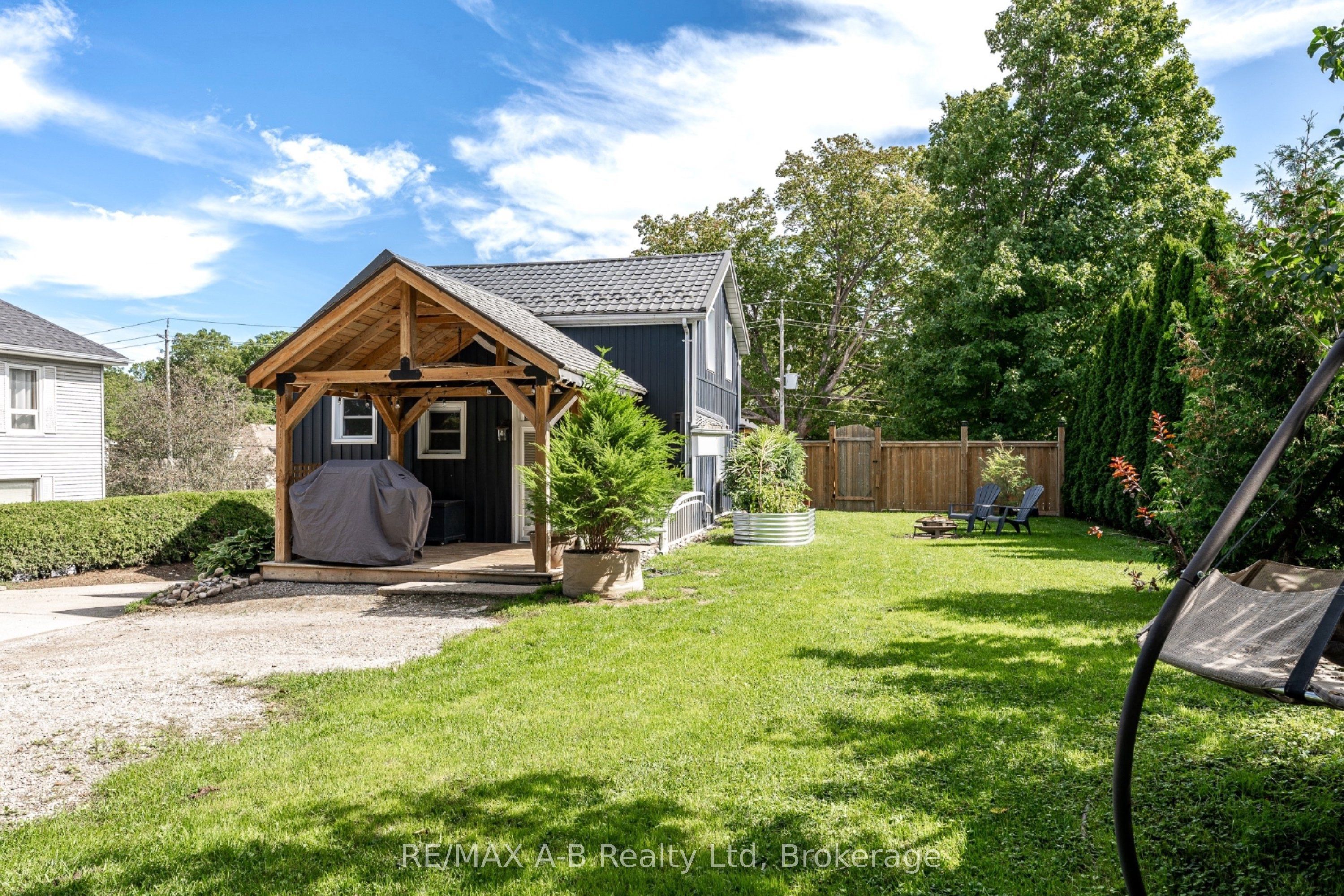 158 James Street N Property Photo 36
