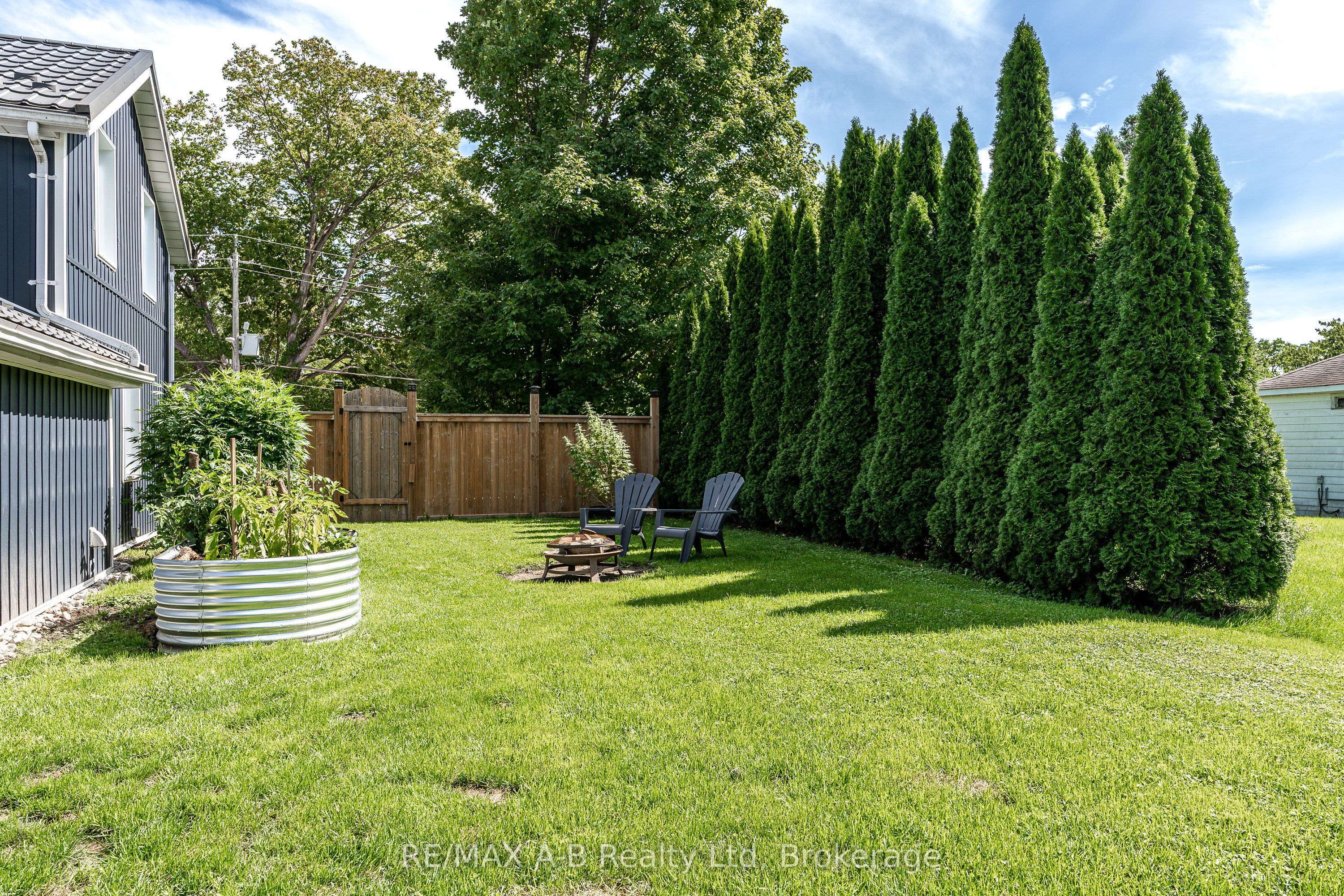 158 James Street N Property Photo 37