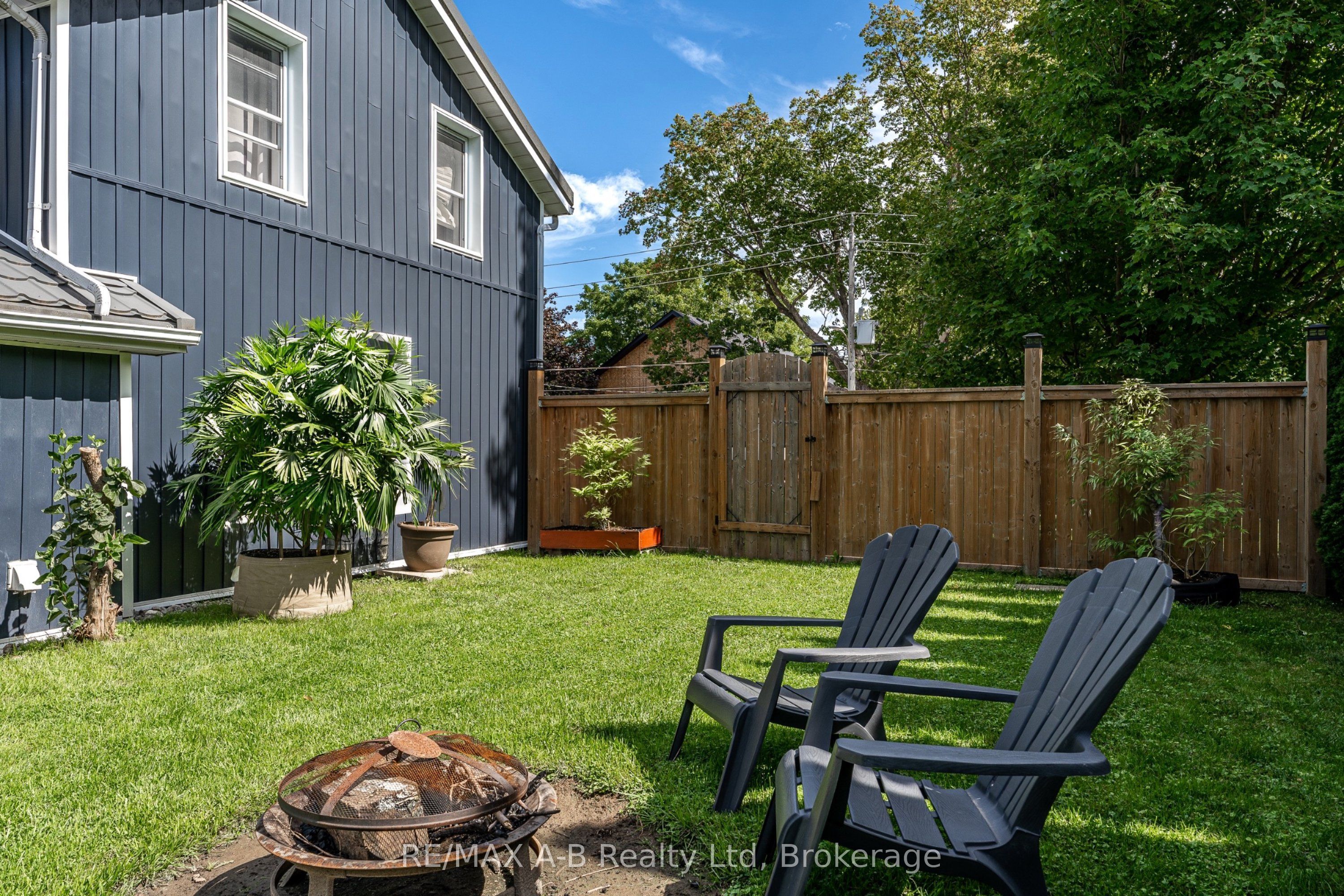 158 James Street N Property Photo 38