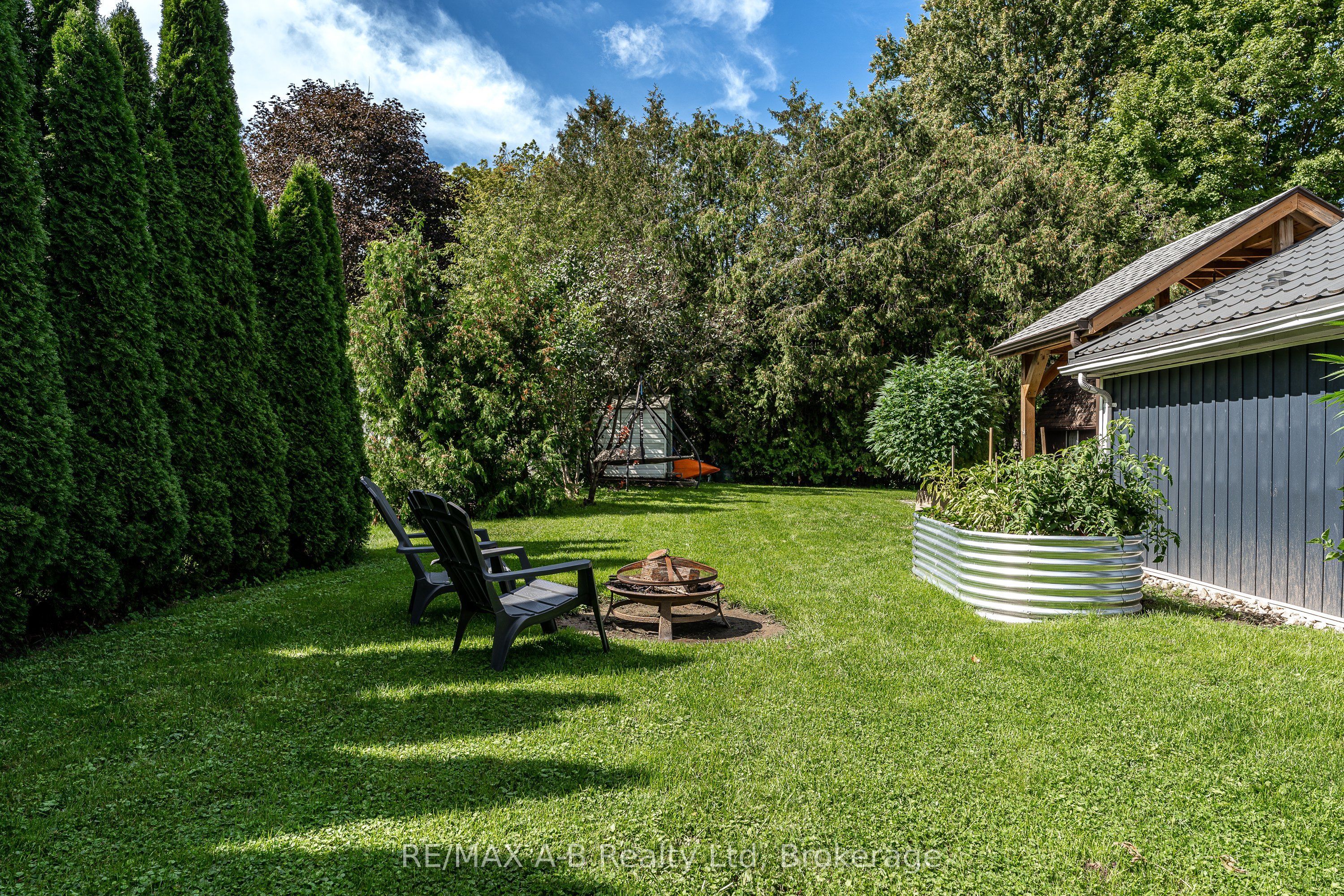 158 James Street N Property Photo 39