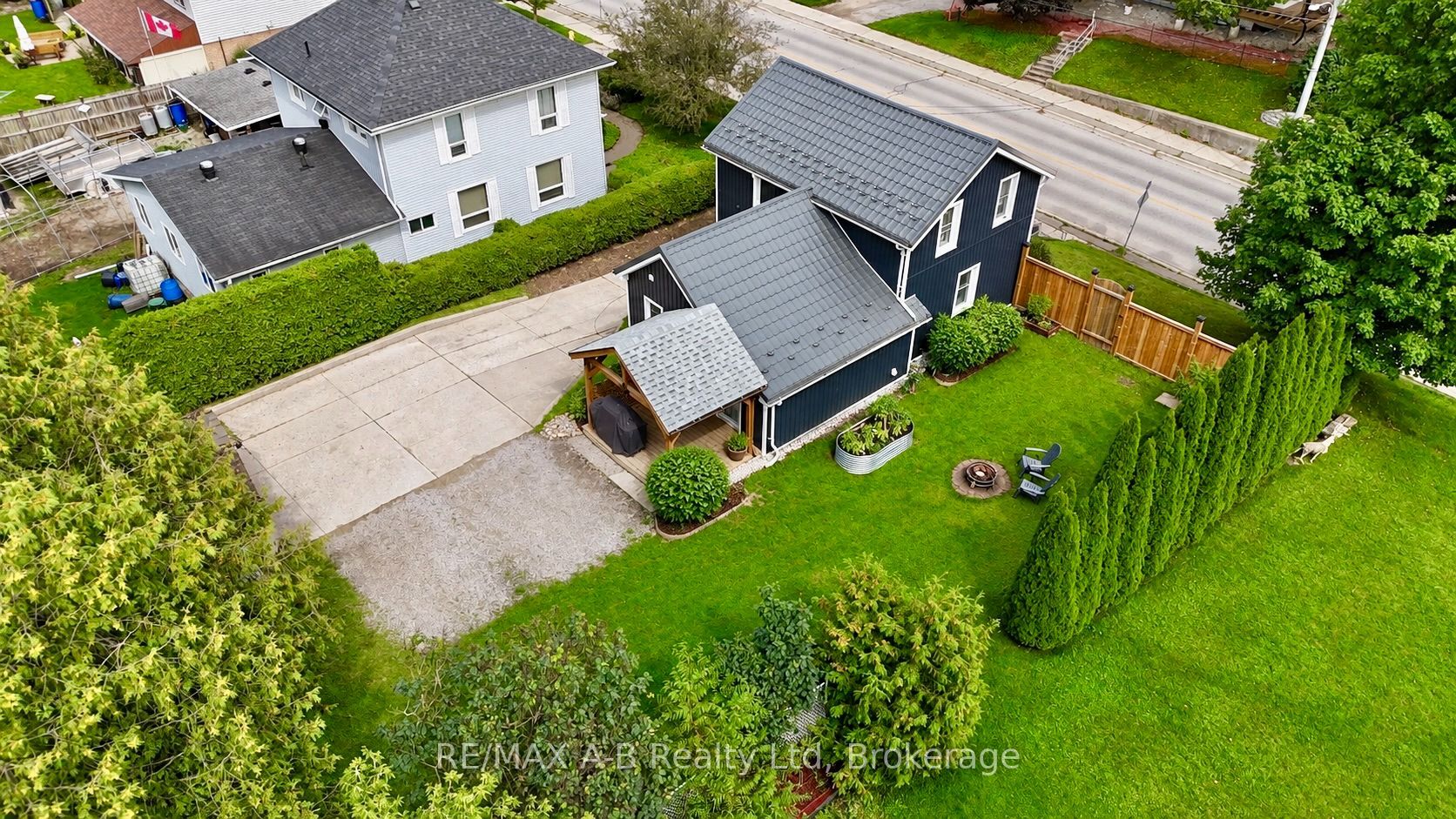 158 James Street N Property Photo 41
