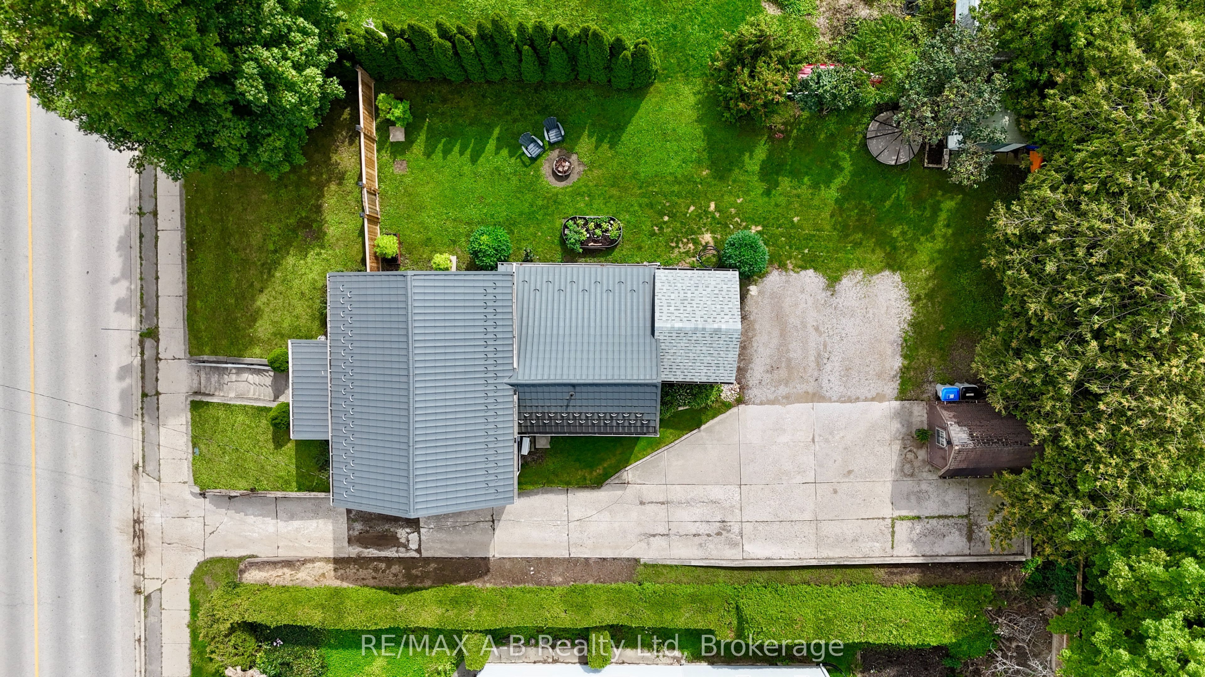 158 James Street N Property Photo 42
