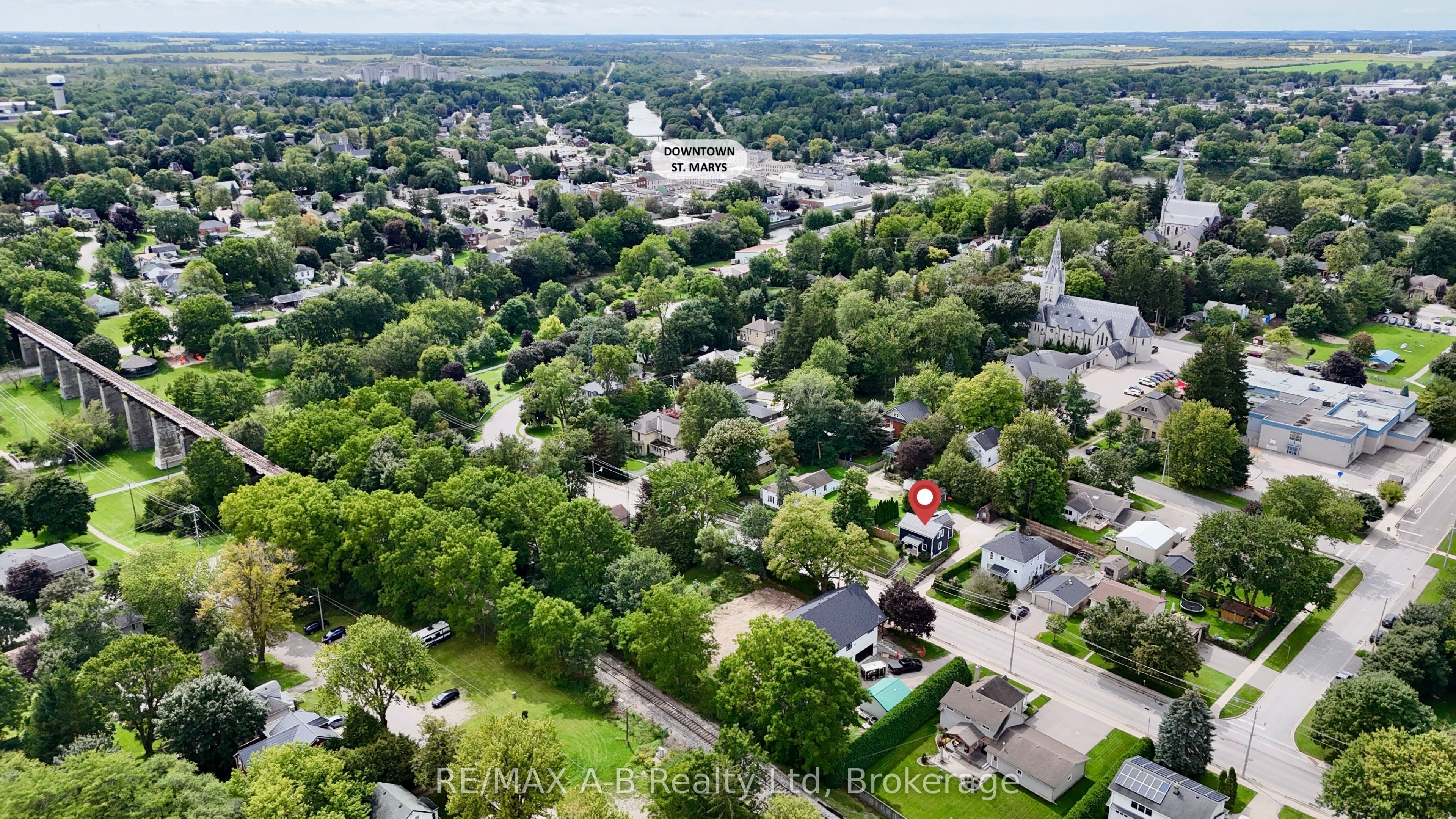 158 James Street N Property Photo 43