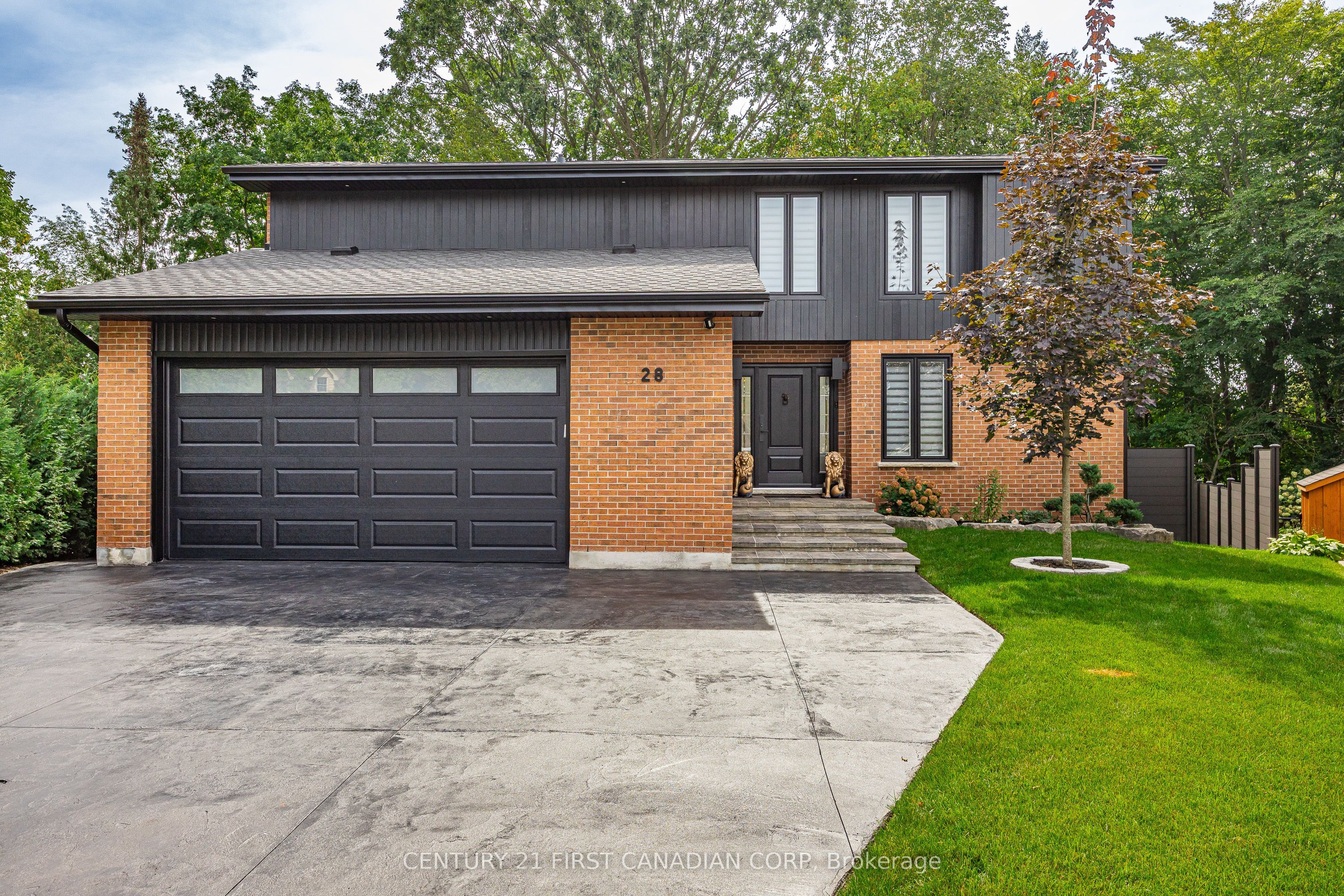 28 Lindbrook Court