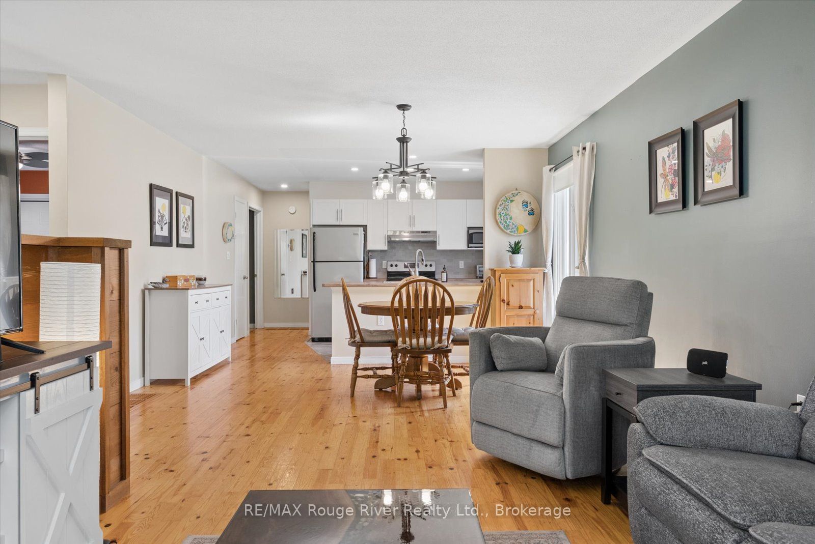 32 South Maloney Street Property Photo 6