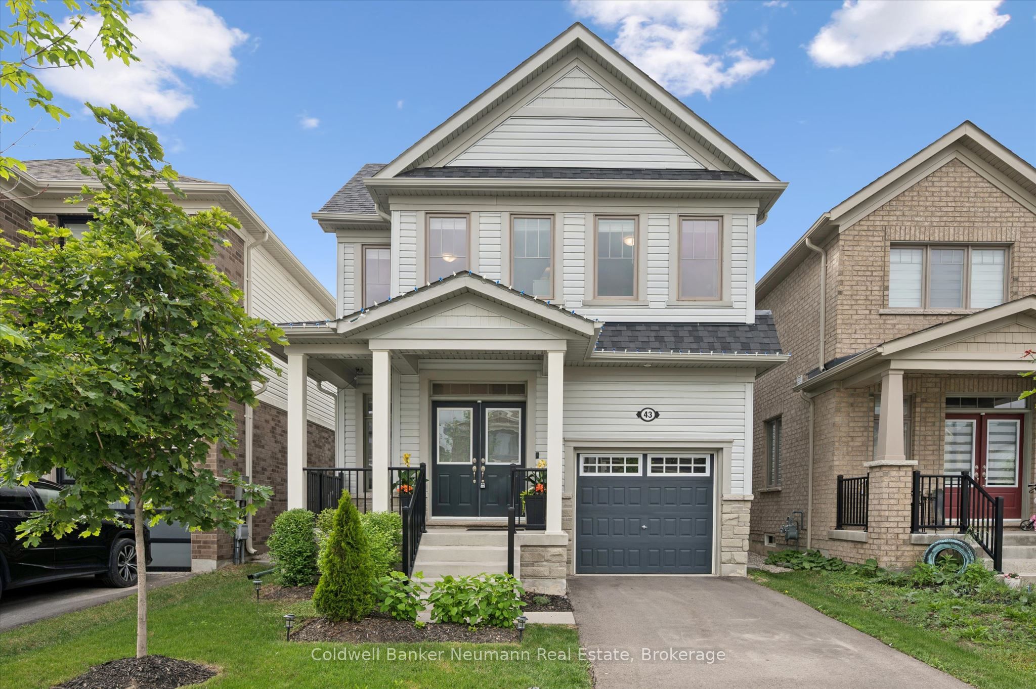 43 Harpin Way W Property Photo 1