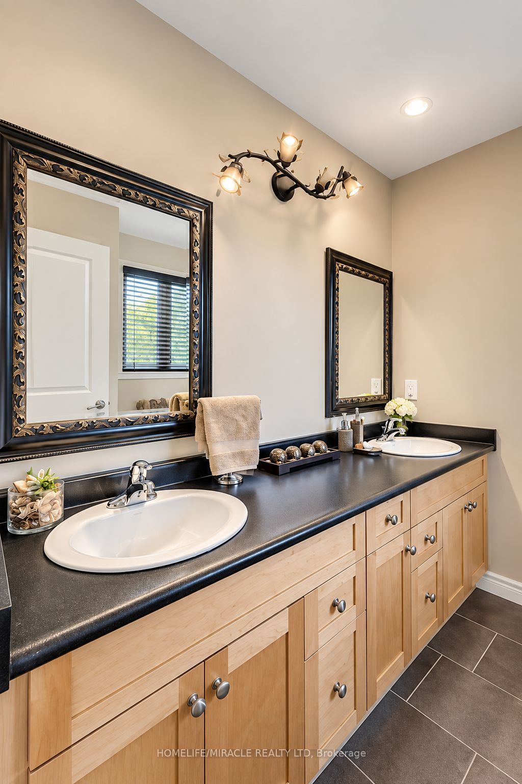 1285 Whetherfield Street Property Photo 19
