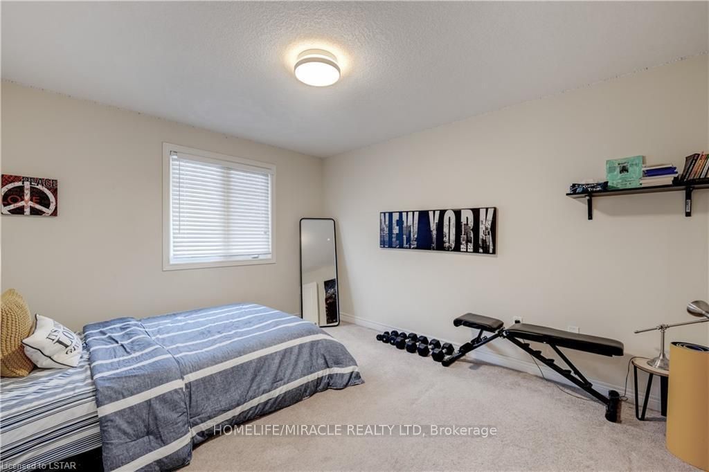 1285 Whetherfield Street Property Photo 20